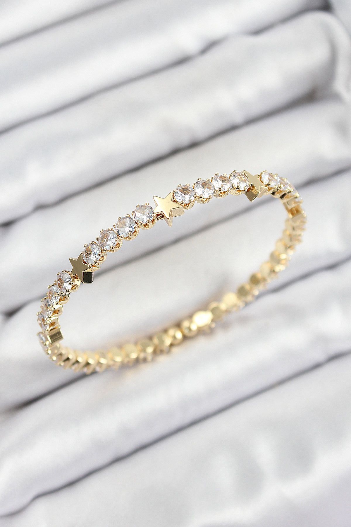 Clariss Pirinç Zirkon Taşlı Yıldız Model Gold Renk Yaylı Kadın Bileklik