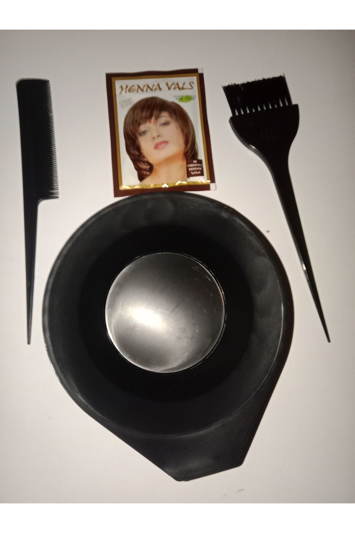 HANK TİCARET Saç Boyama Seti – 4’lü Pratik Set (Boya Kabı + Boya Fırçası + Tarak + 1 Paket Kına Hediye)