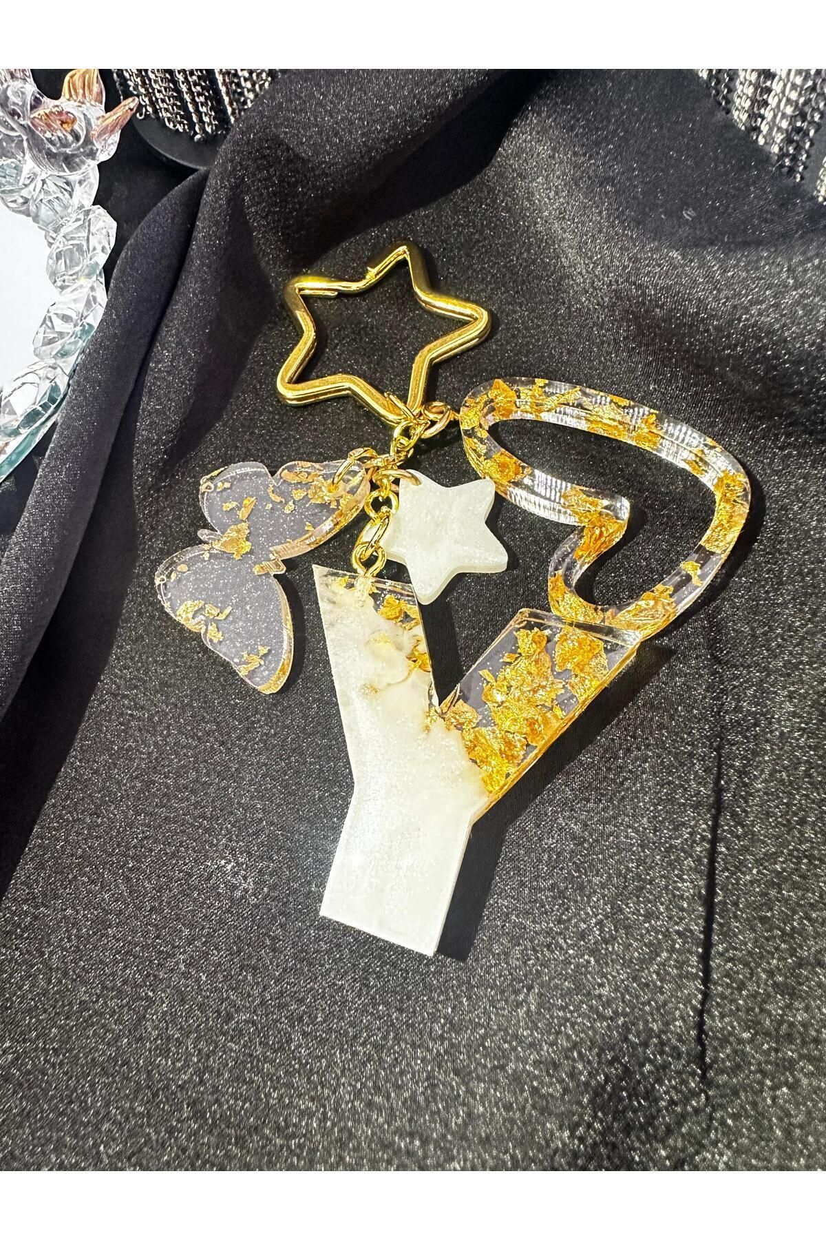 epoksiya Y Harf Sedefli Beyaz Renk Gold Varaklı Vıp Ekstra Figürlü Epoksi Harf Anahtarlık Hediyelik