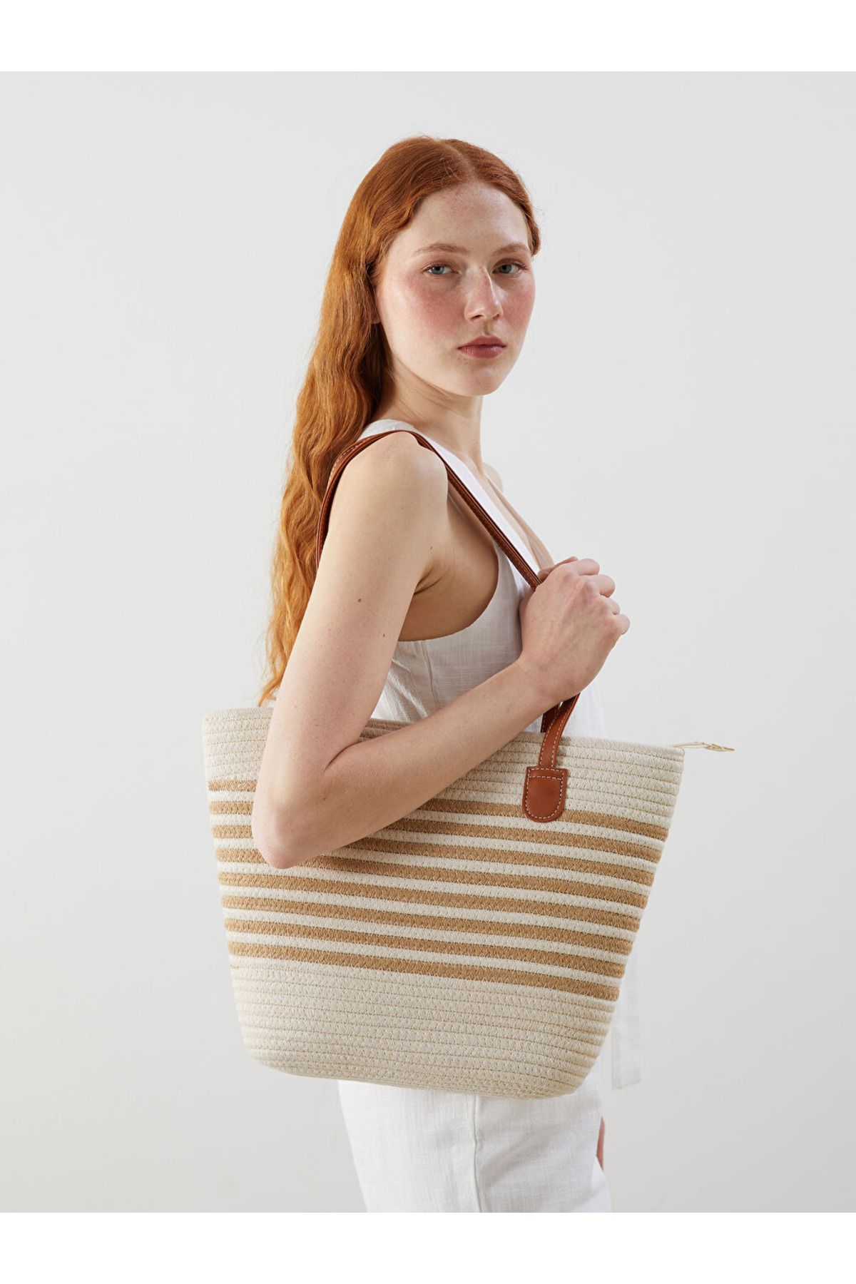 LC Waikiki Ekru Fermuarlı Çizgi Desenli Kadın Hasır Plaj Çantası 43x28x10 cm