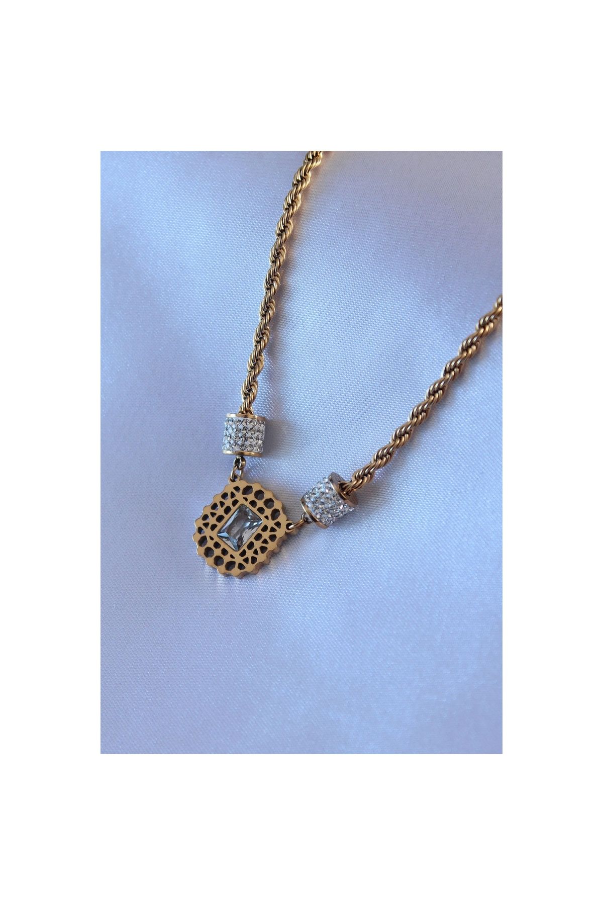 maarketim 316L Çelik Gold Renk Lotus Model Zirkon Taşlı Burgu Zincir Kadın Kolye