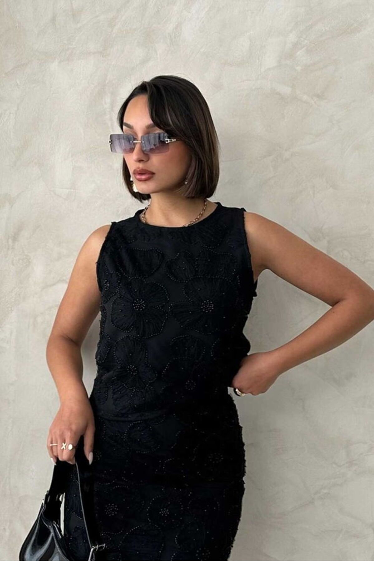 Eliss butik Çiçek ve Boncuk İşlemeli Kolsuz Bluz