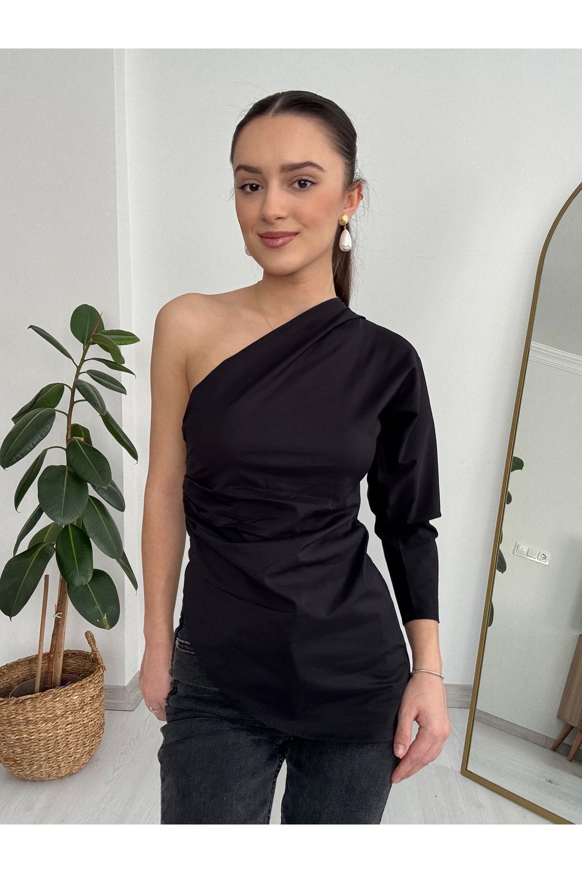 Hilya Atelier tek omuz bluz