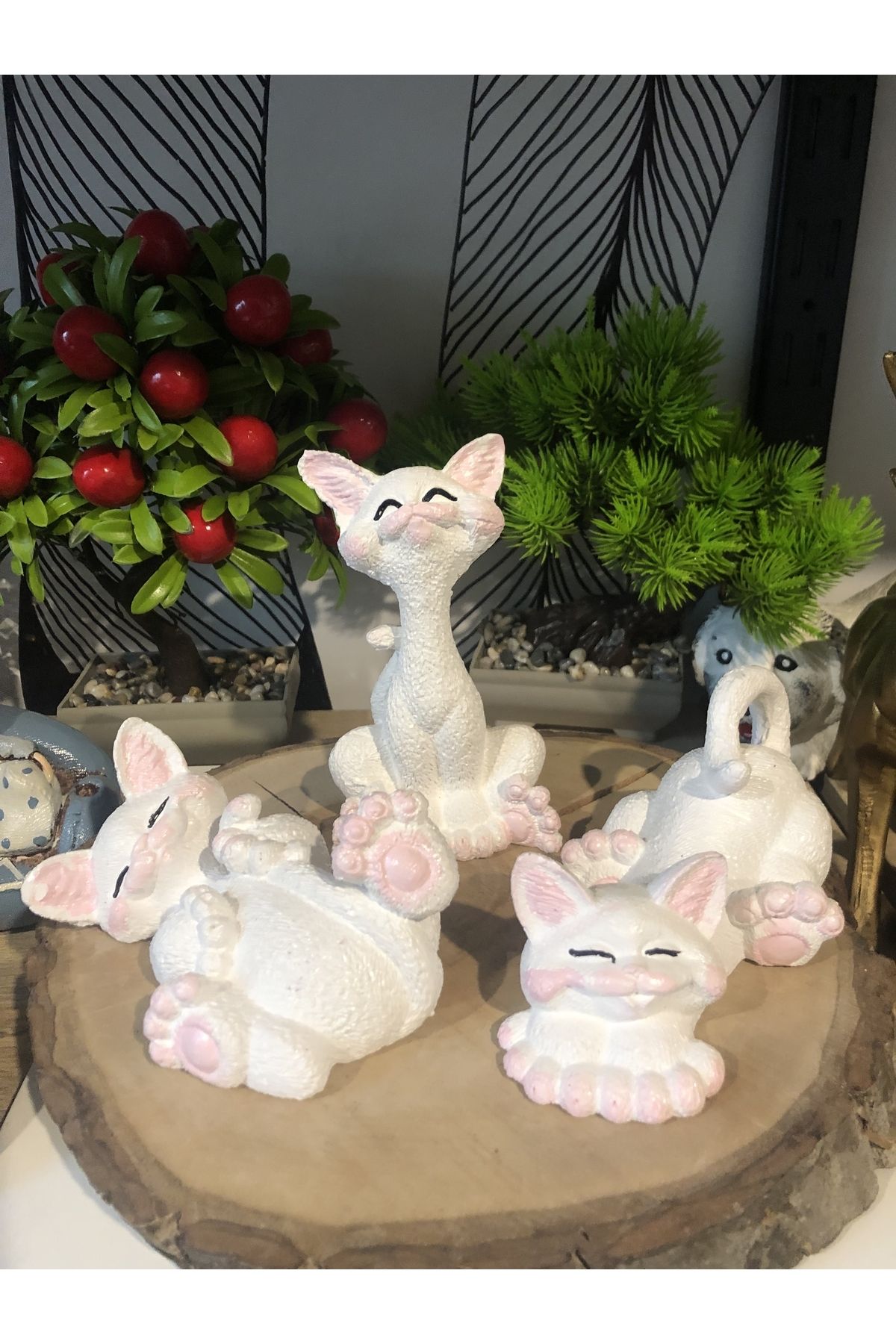 Elioure Beyaz dekoratif 3'lü sevimli kedi biblo seti polyester, şık ve kullanışlı ev dekoru