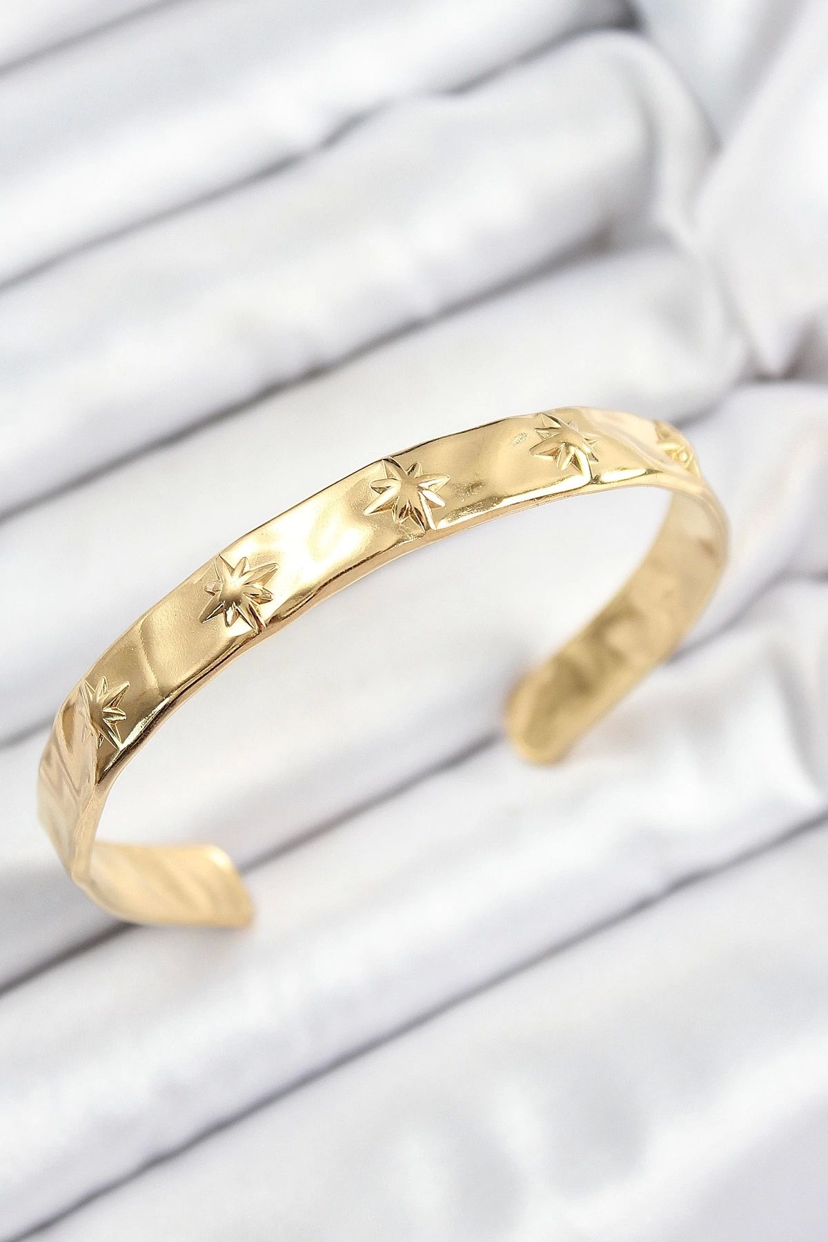 Clariss Pirinç Kuzey Yıldızı Model Gold Renk Altı Açık Kadın Bileklik
