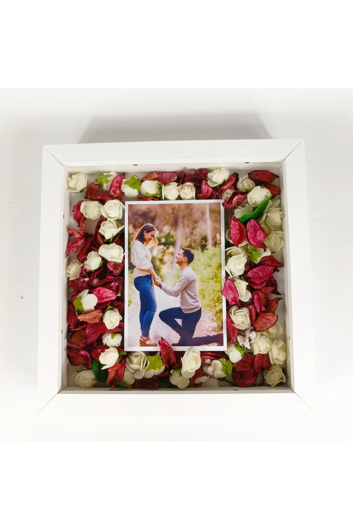 Elioure 25x25 ve 15x10 ölçü fotoğraf çerçevesi, gül kutusu ile şık tasarım
