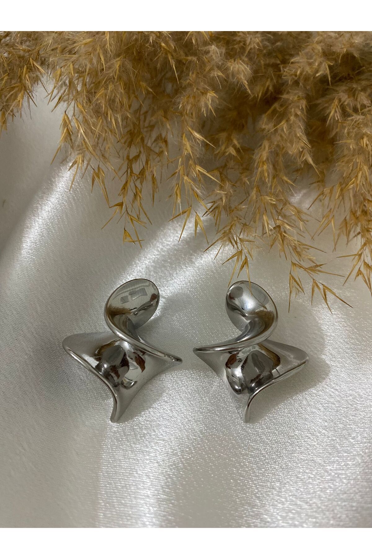 stainless steell Kıvrım Formlu Çelik Küpe