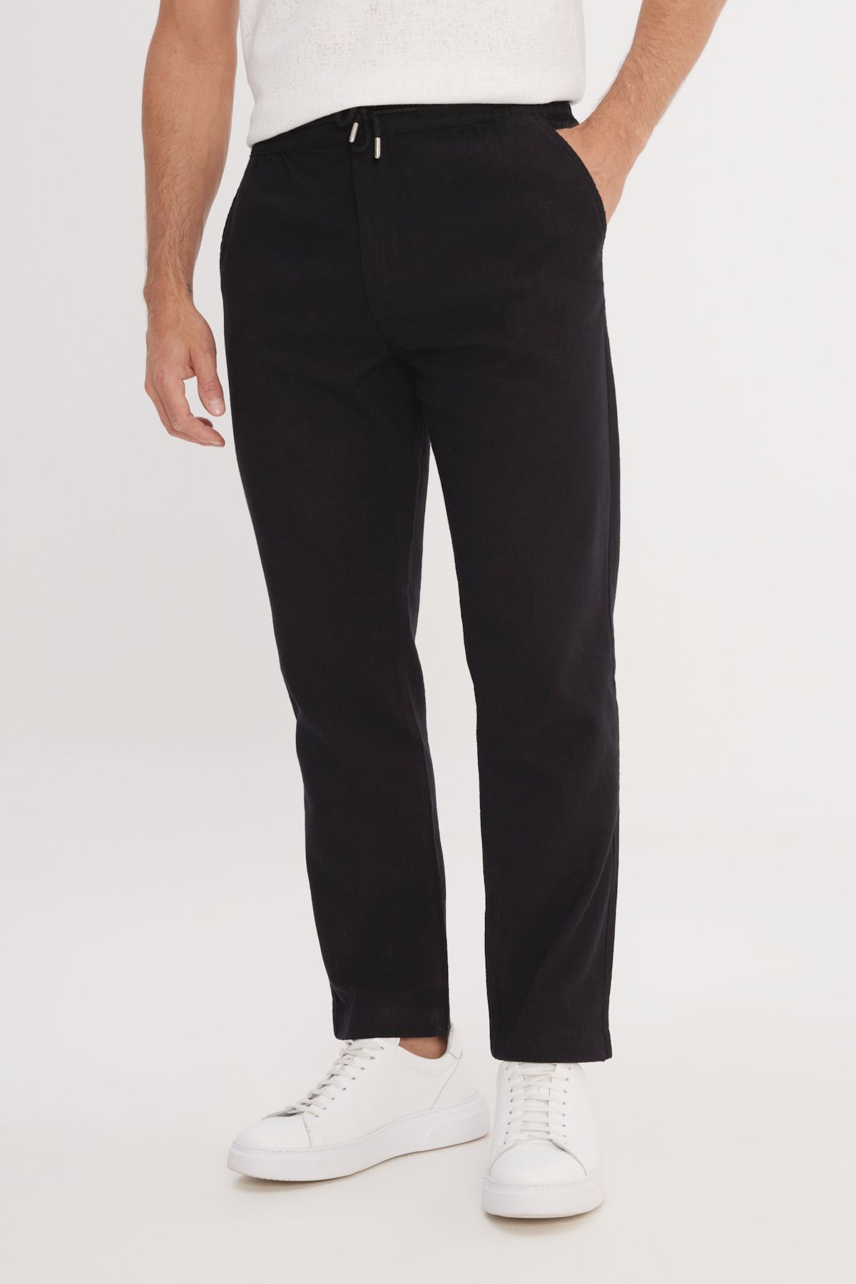 AC&Co / Altınyıldız Classics Erkek Siyah %100 Pamuk Slim Fit Dar Kesim Beli Bağlamalı Yan Cepli Pantolon
