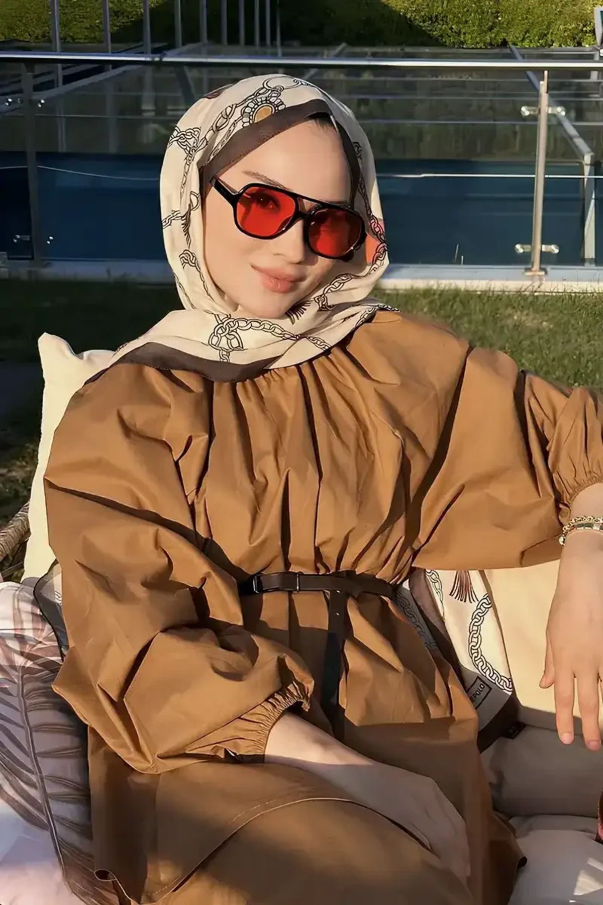 Madame Polo Rabia Hundi Hyper Zincir Desen Şal - Latte