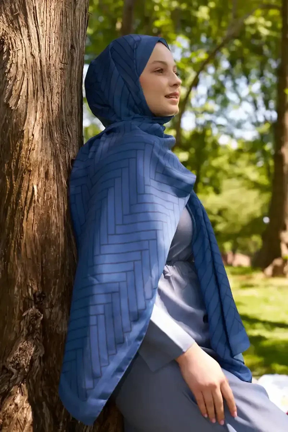 Madame Polo-Hyper Zigzag Pattern Shawl - Indigo 3