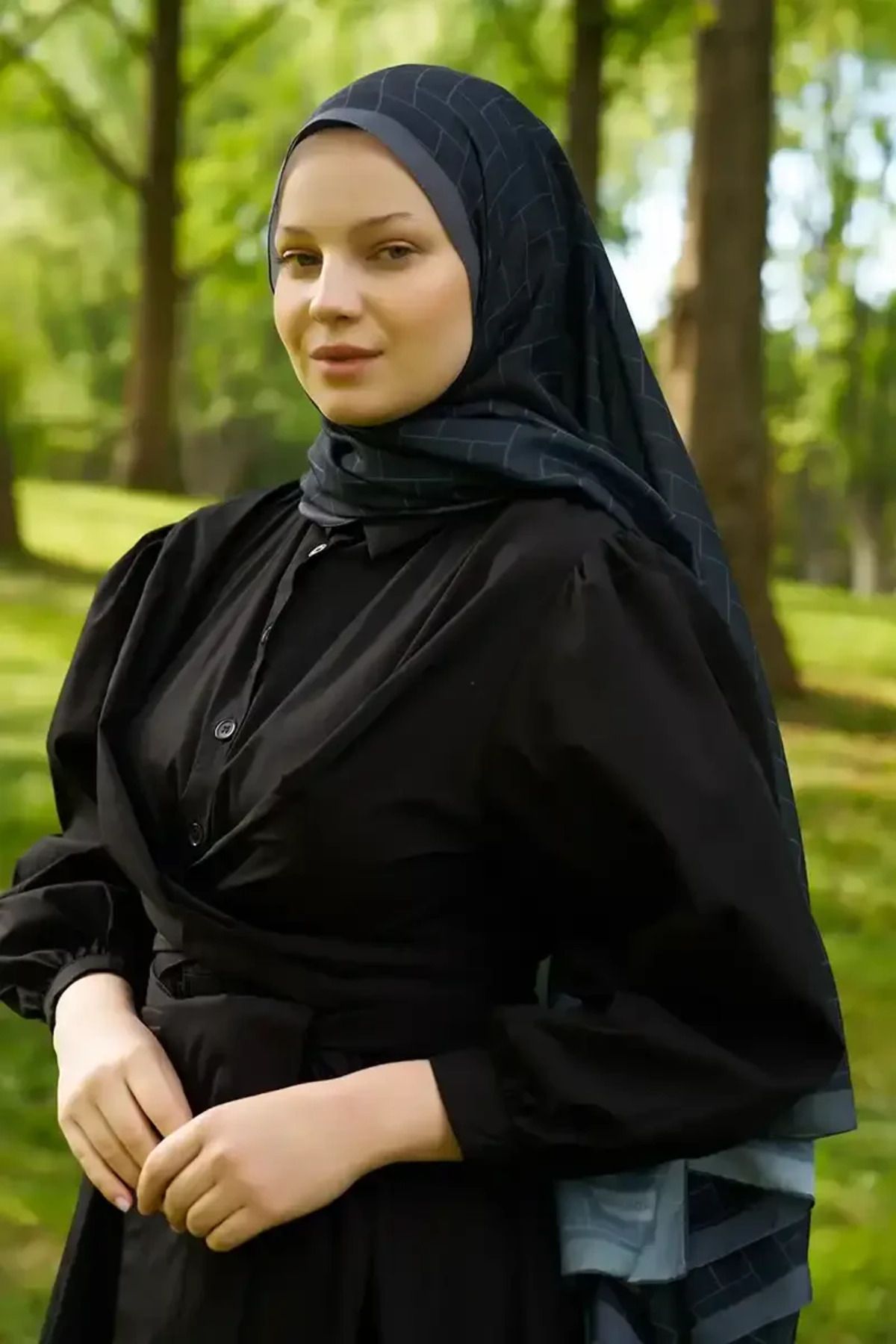 Madame Polo-Hyper Geometric Pattern Shawl - Black 4