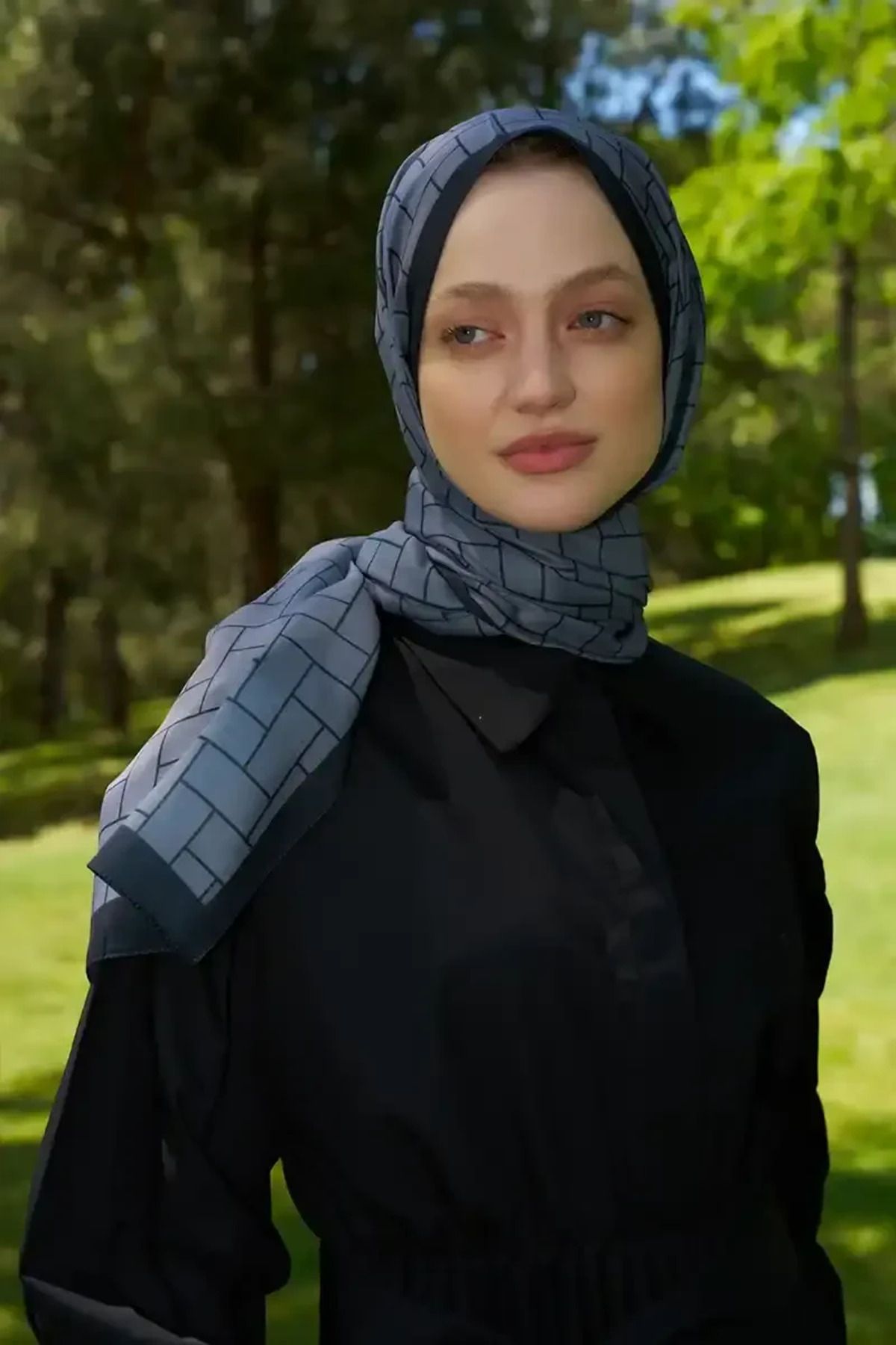 Madame Polo-Hyper Geometric Pattern Shawl - Anthracite 3