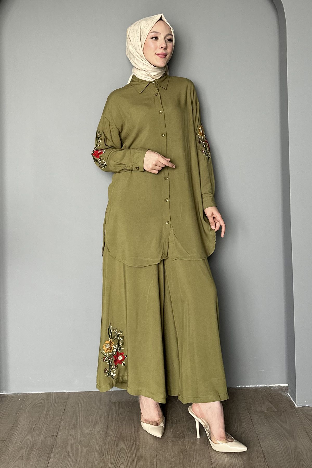 Saklı Butik Hayal Renkli Nakışlı Otantik Takım