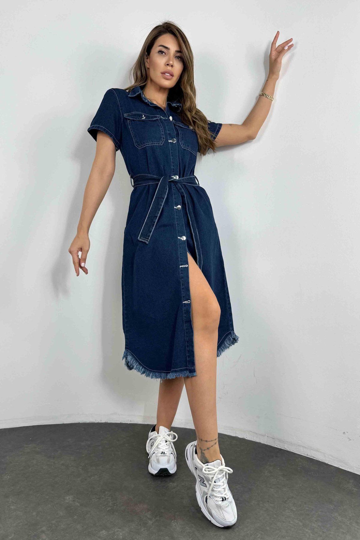 QİMYA BUTİK SAGİ JEANS Kadın Kuşaklı Kısa Kollu Eteği Yırtıklı Midi Boy KOT ELBİSE