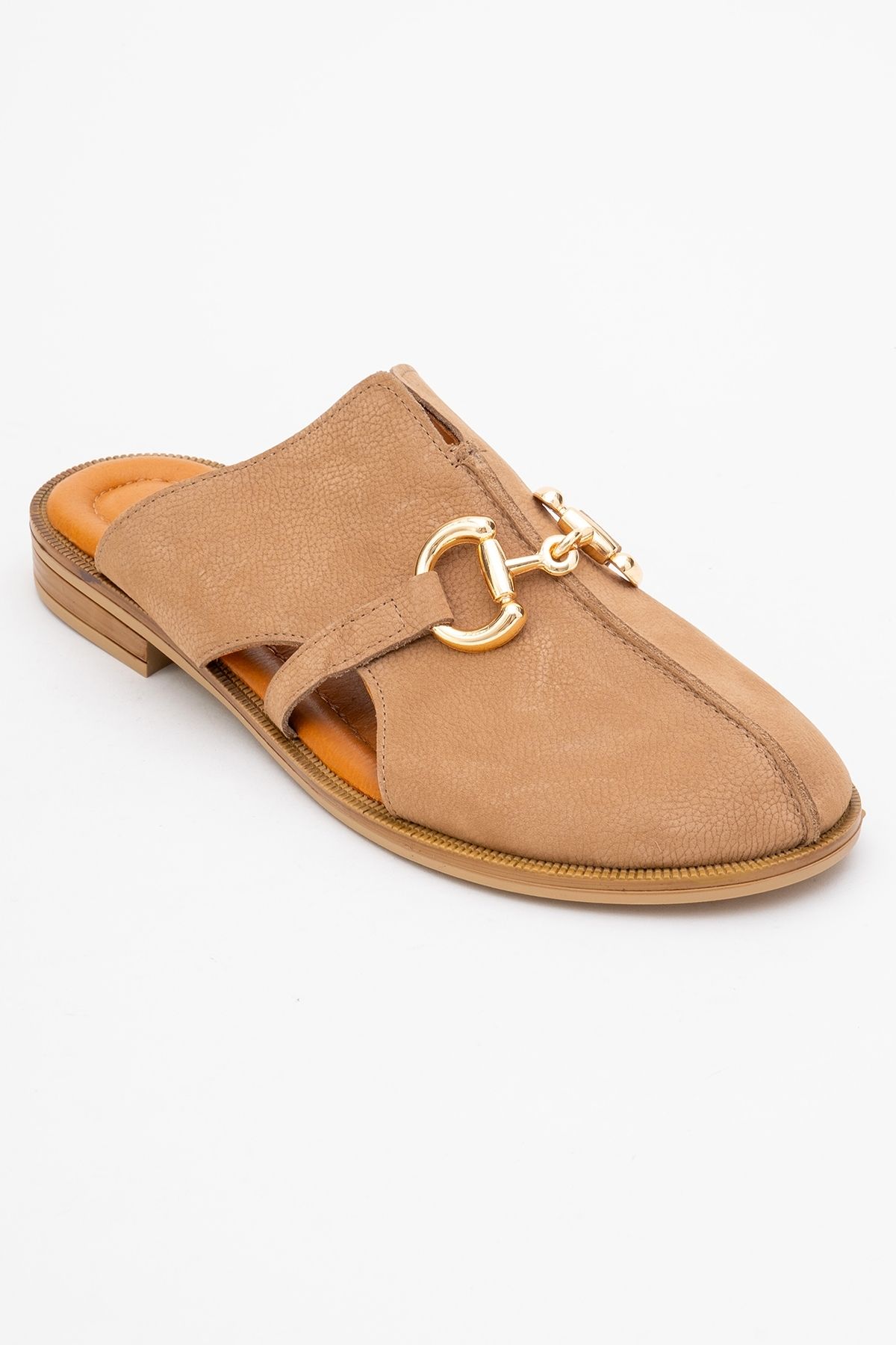 LuviShoes-Γυναικείες παντόφλες FAVOR Μπεζ αγκράφα από γνήσιο δέρμα κλειστό μπροστά 3