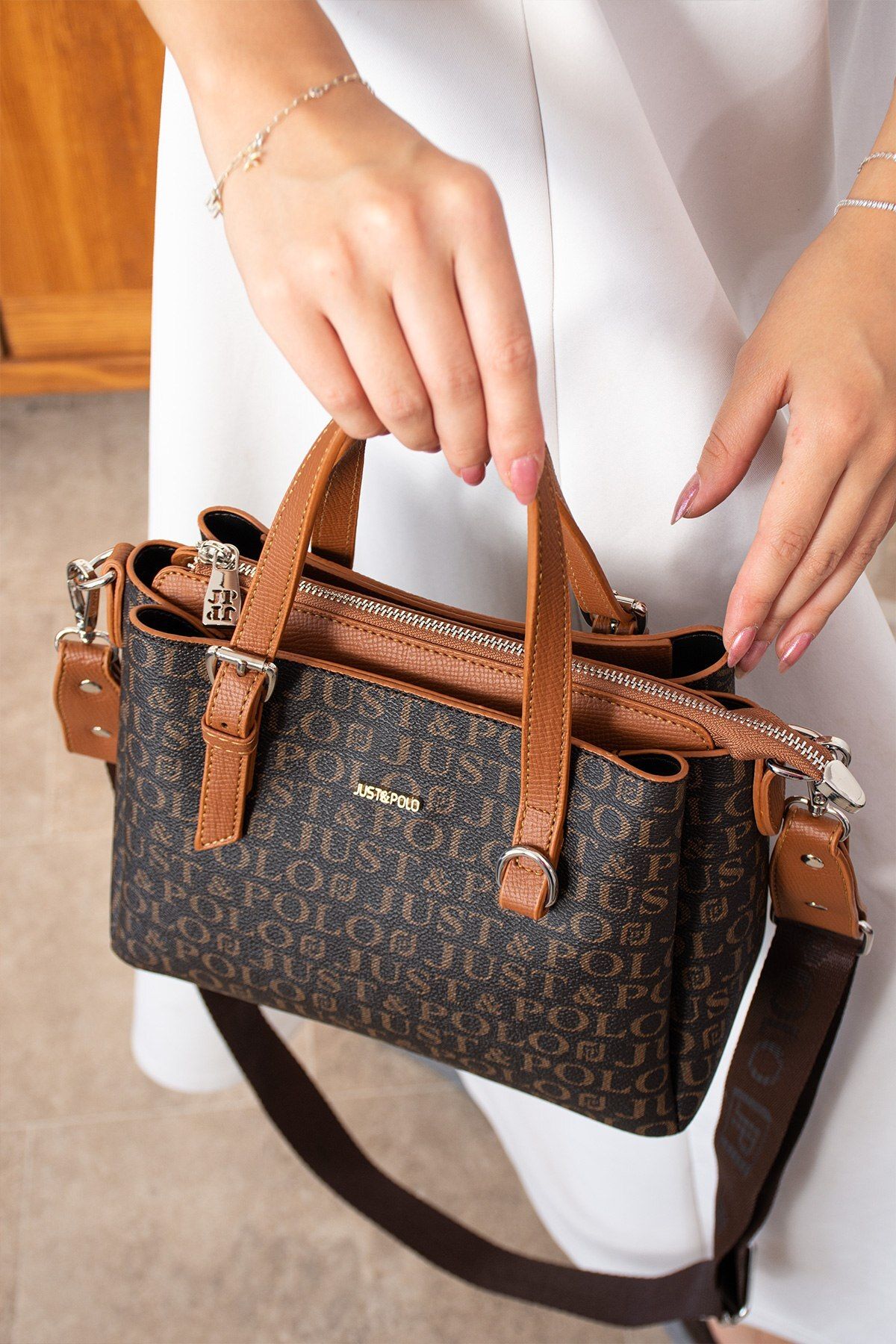Just Polo Betty 2203 Suni Deri Marka Baskılı Kadın Postacı Ve Omuz Çantası (Ebat:En 25 x18 Cm)
