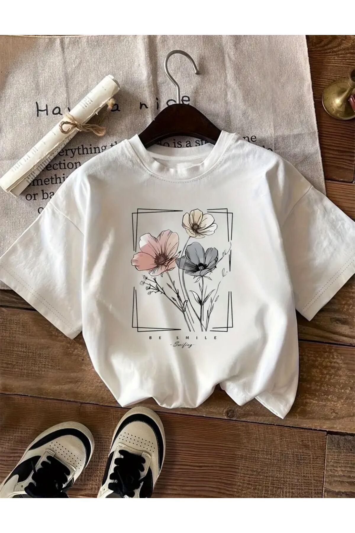 caddekombin Be Smile Çiçek Baskılı Pamuk Penye Beyaz Tişört