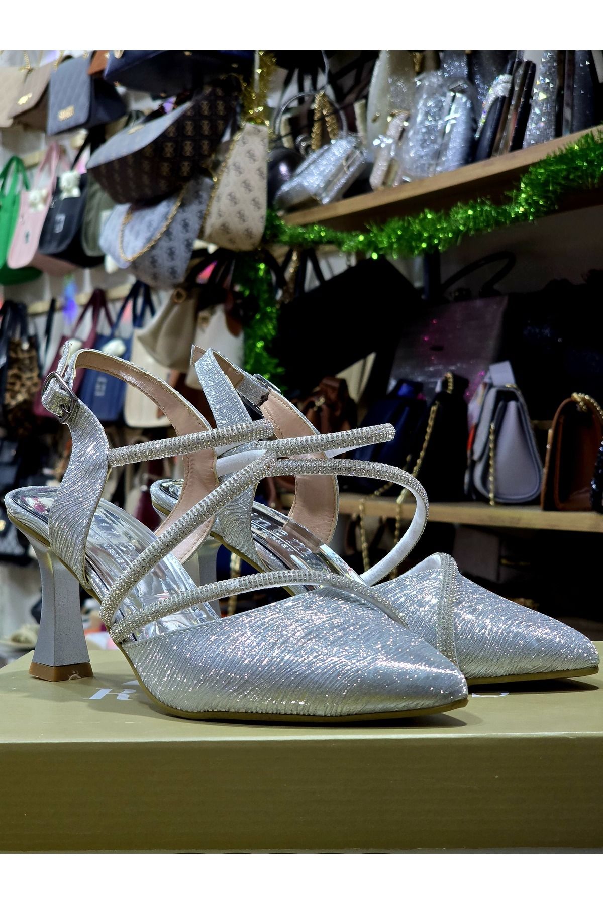 Shoes'n Kadın Sim Zebra Desenli Taş Kemerli İnce Topuklu Ayakkabı