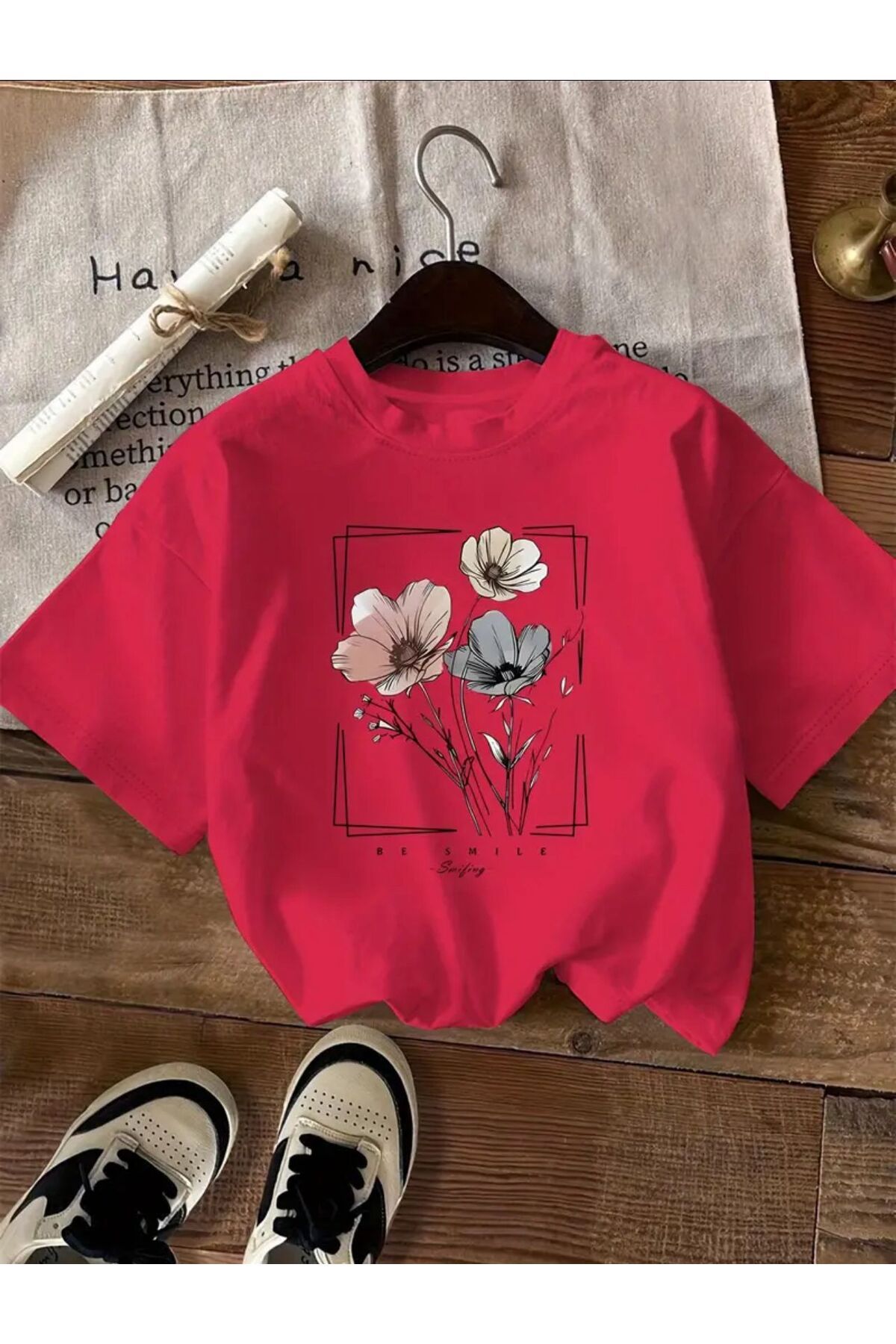 caddekombin Be Smile Çiçek Baskılı Pamuk Penye Kırmızı Tişört