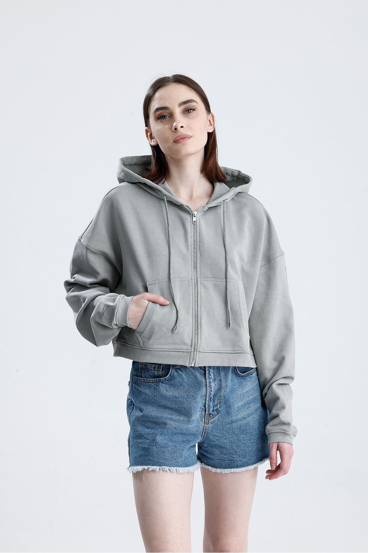 Sofist İstanbul Gri Kadın Essentials Fit Zip Hoodie %100 Pamuk Kapüşonlu Düşük Omuzlu Fermuarlı Kanguru Cepli