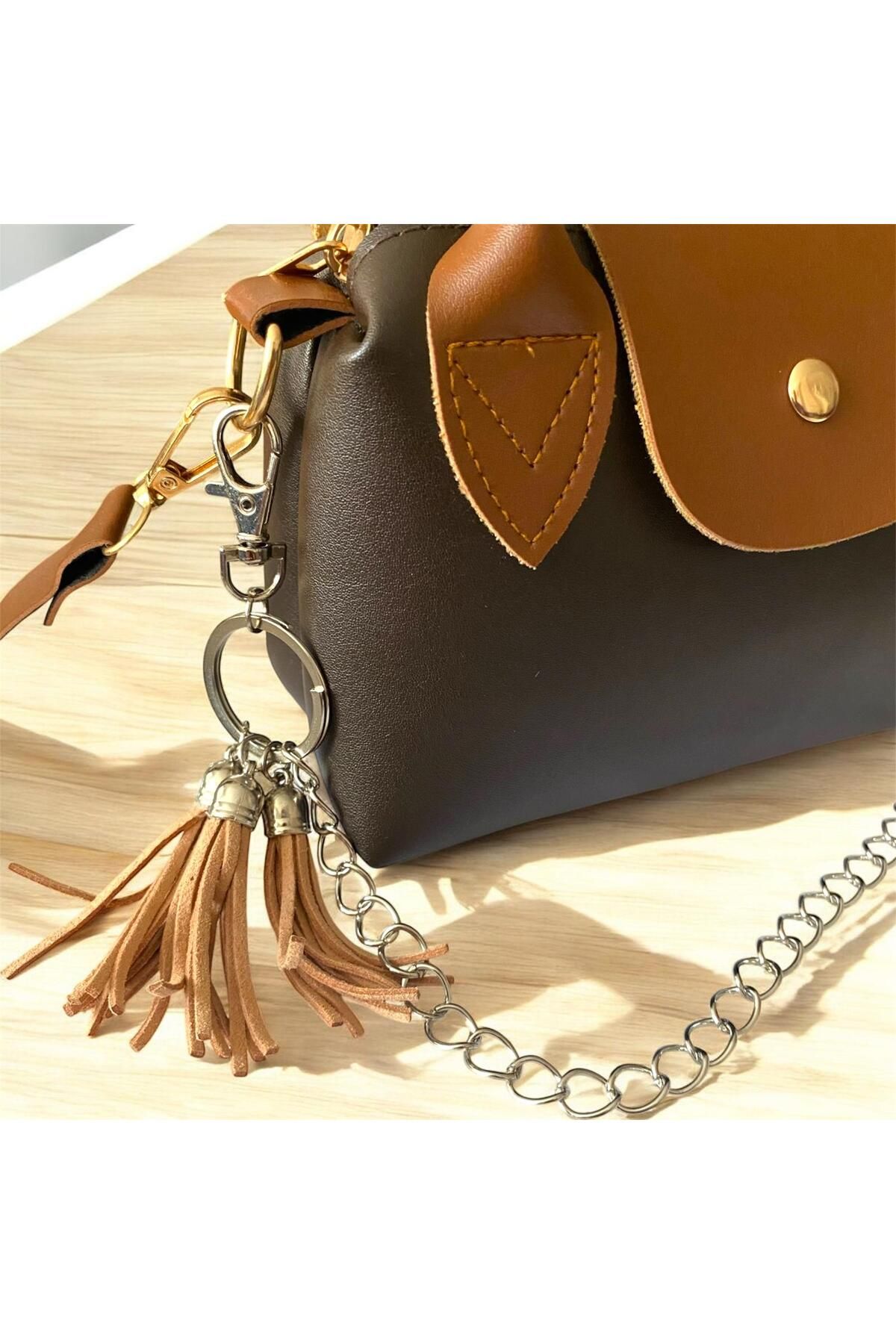 unique-g fashion accesories Püsküllü Zincirli Kadın Çanta Aksesuarı – Taba Renk Dekoratif Askı Süsü