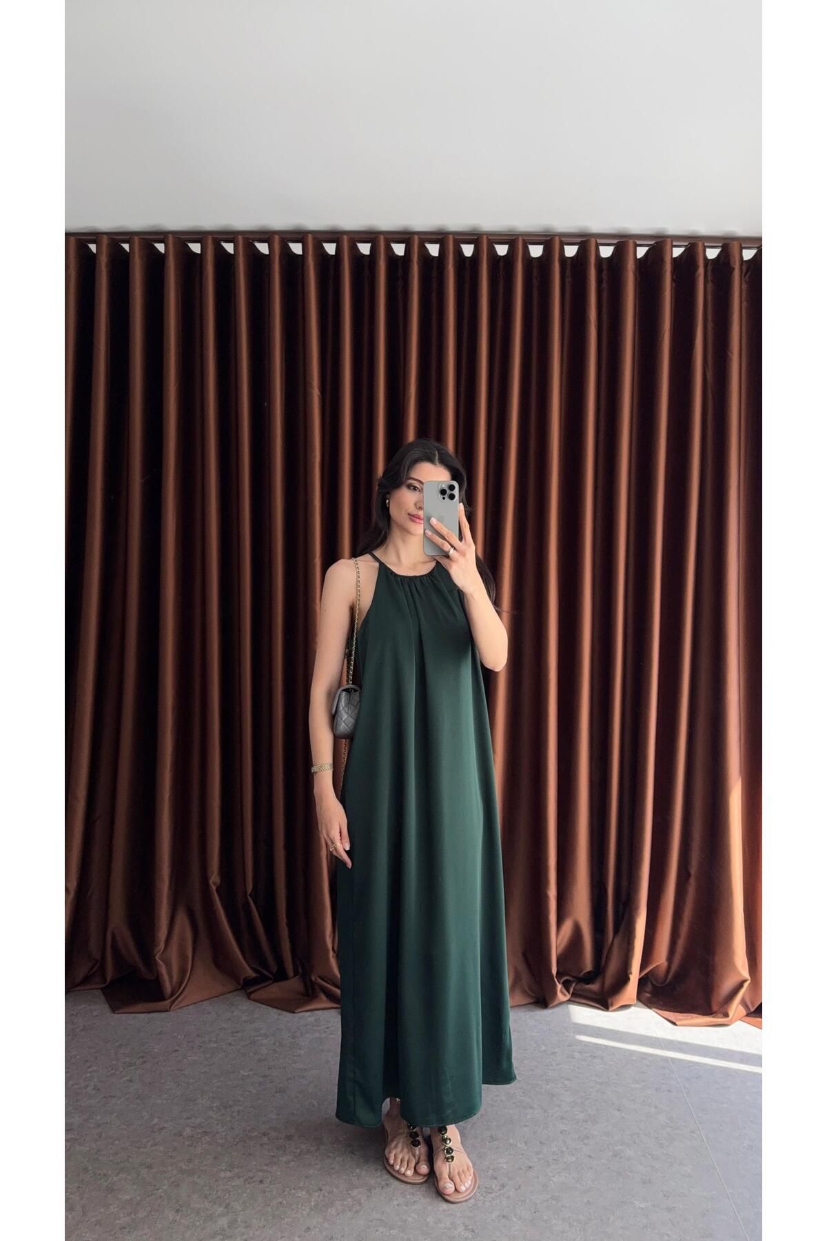 HAZELANNA Halter Yaka Saten Zümrüt Yeşili Elbise