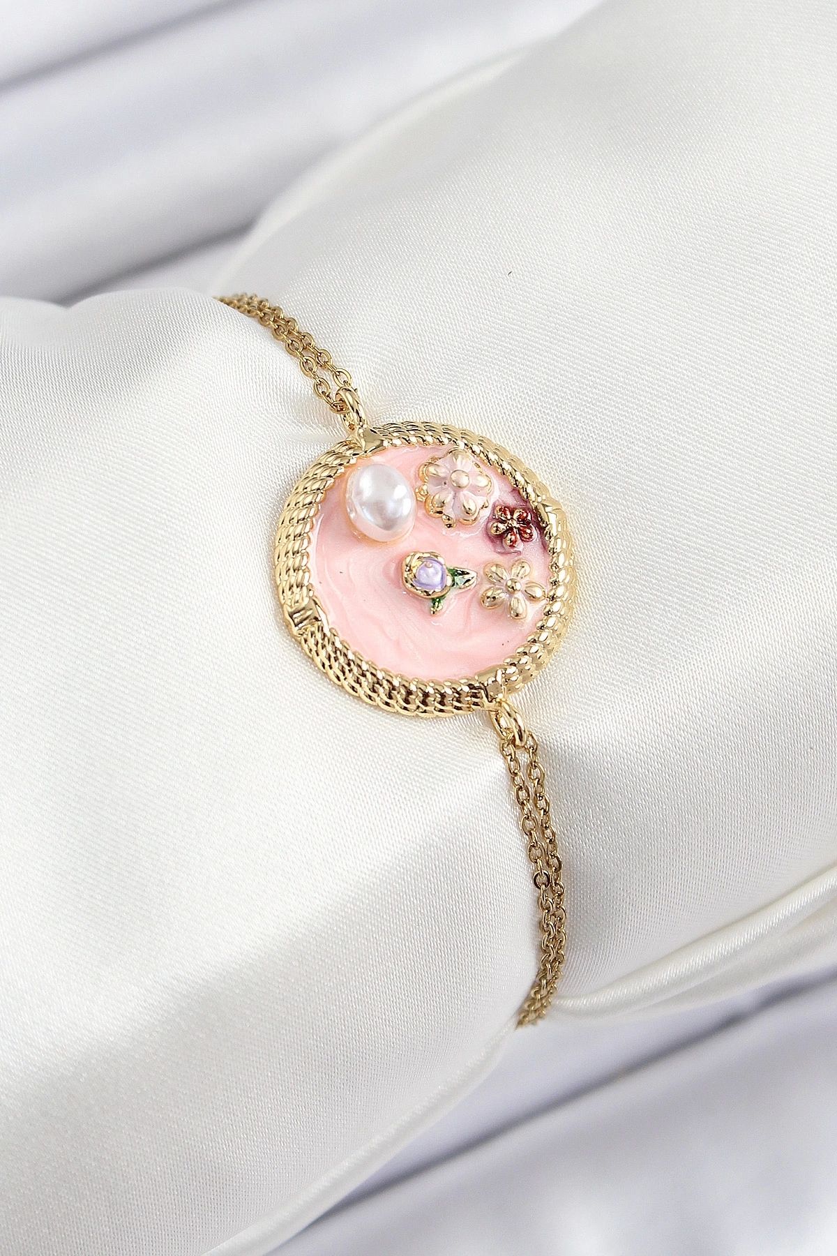 GLIMMERY 316L Çelik Zincir Pembe Mineli Sanatsal Portre İnci Detaylı Çiçek Model Gold Renk Kadın Bileklik