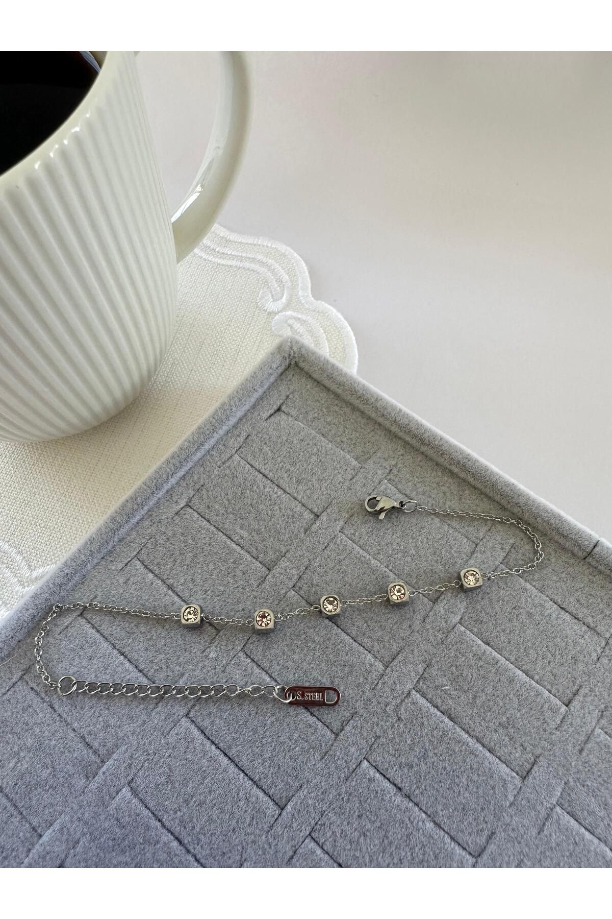 NORD COLLECTION Kare Zirkon Taş Detaylı Çelik Bileklik