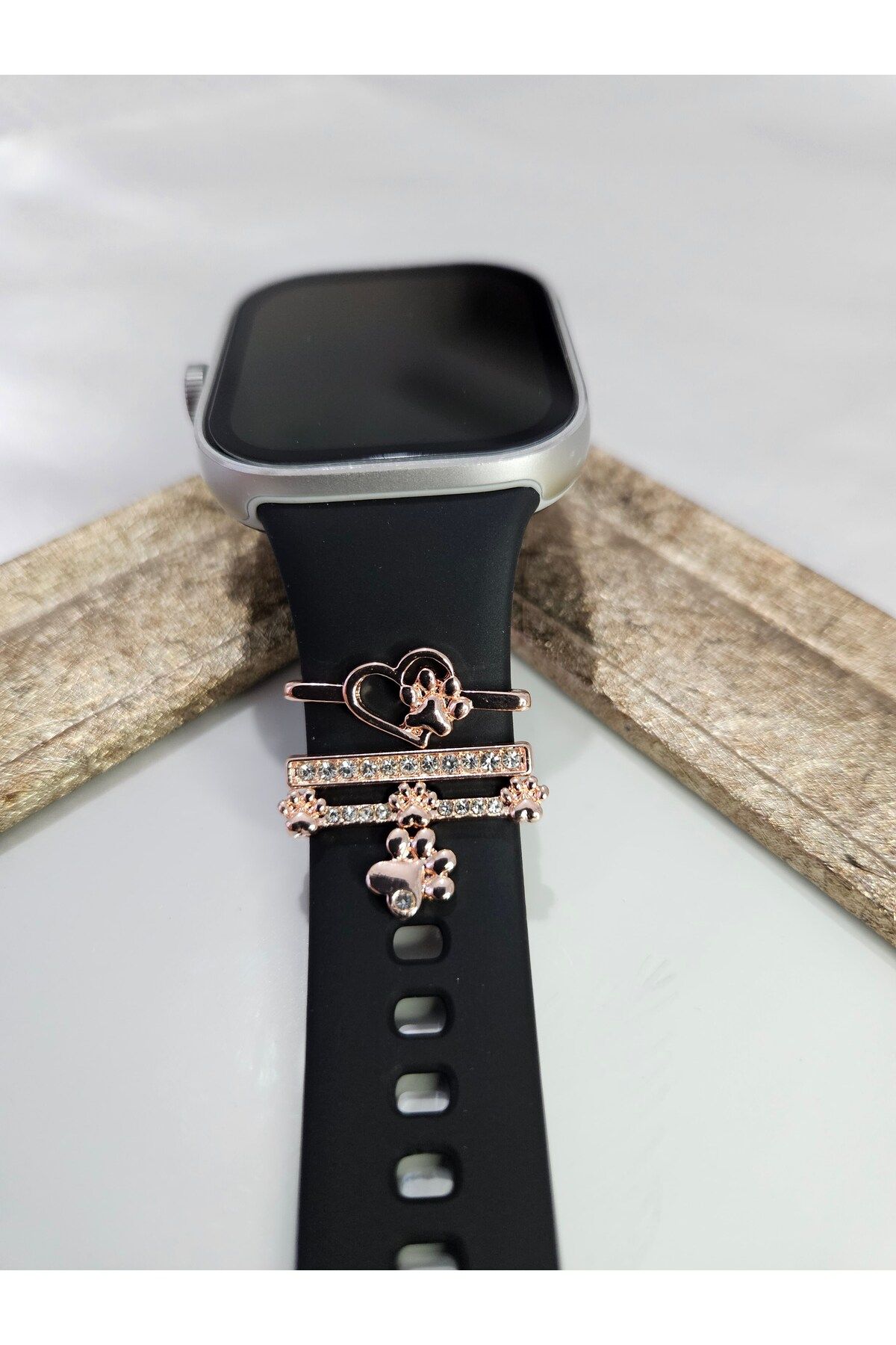 Asavia Apple Watch Uyumlu Kalp ve Patili Detaylı 4’lü Charm Akıllı Saat Kordon Aksesuarı