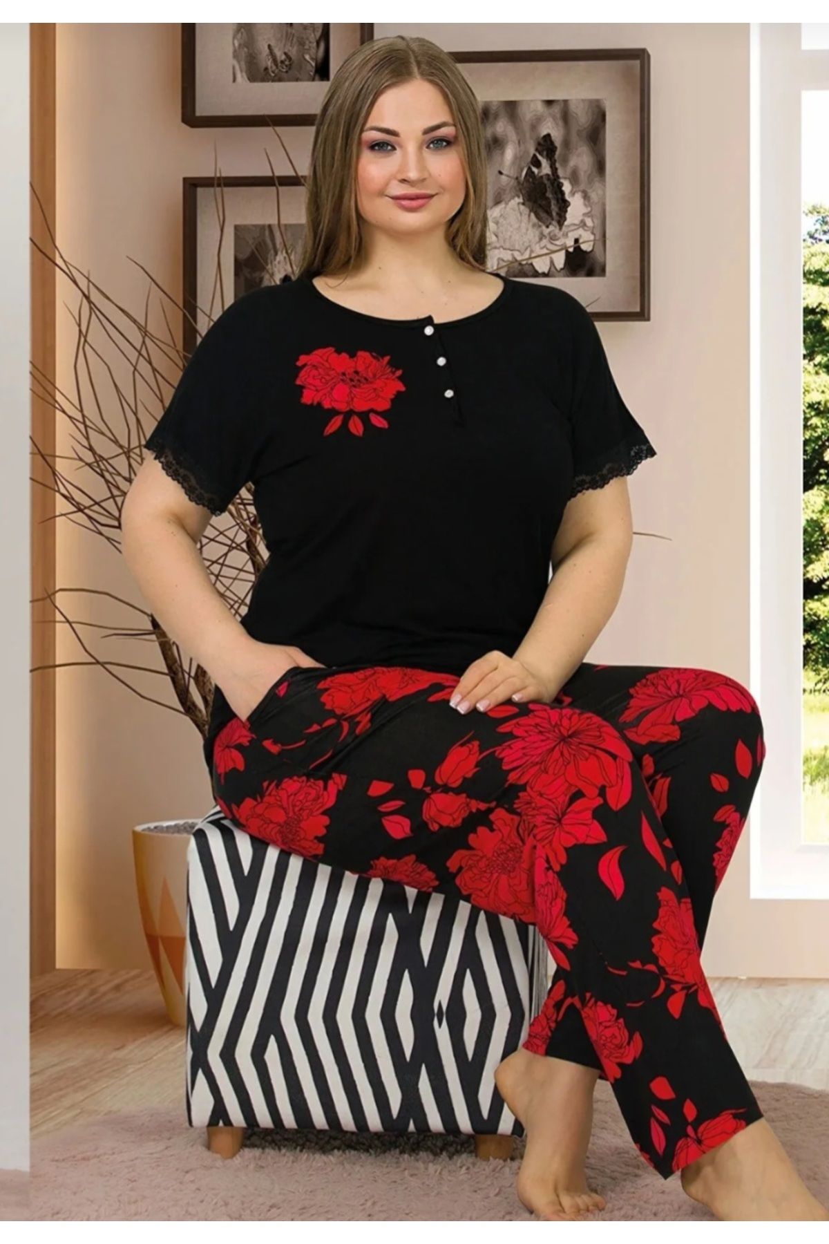 Lady Büyük Beden Kısa Kollu Düğmeli Yaka Kırmızı Gül Desenli Uzun Pijama Takımı