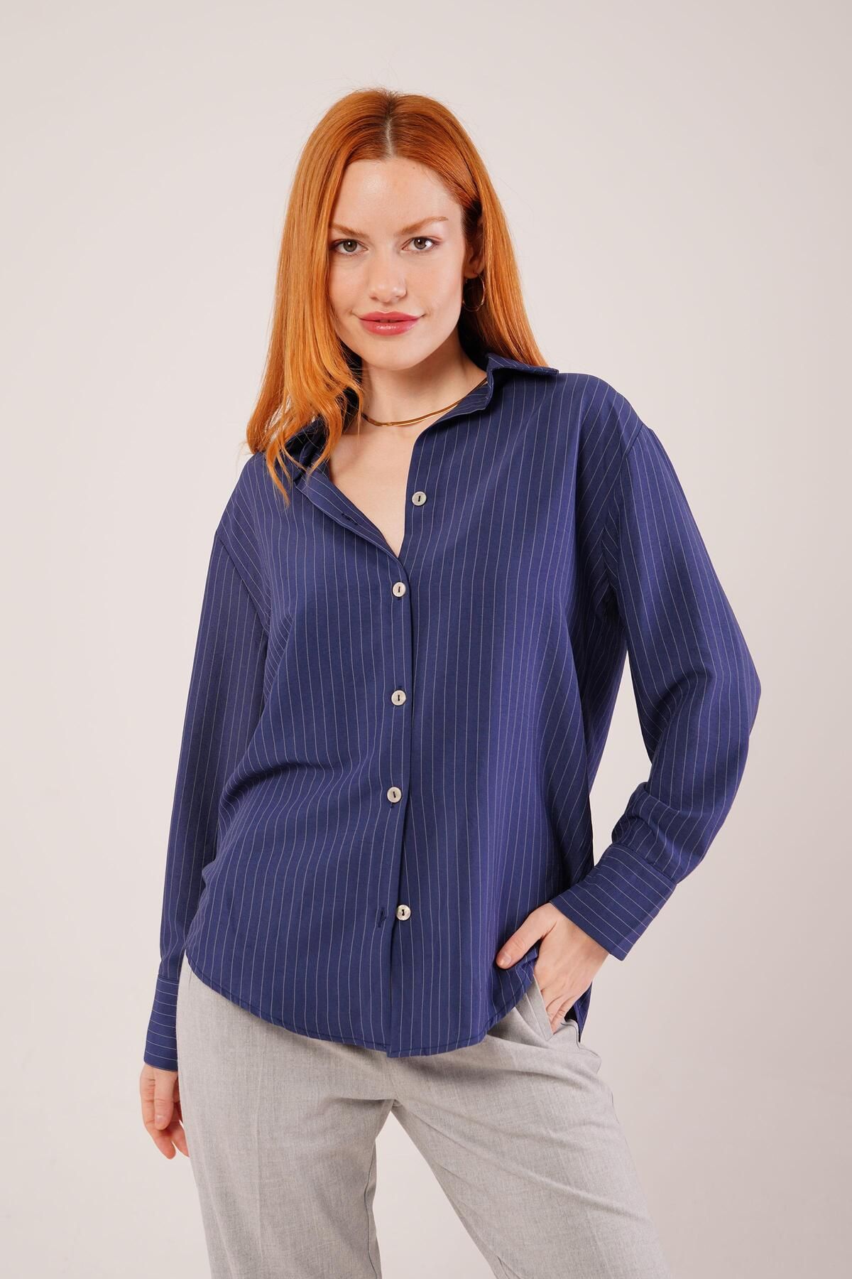 ETİLER COLLECTION İnce Çizgi Detaylı Lacivert Gömlek