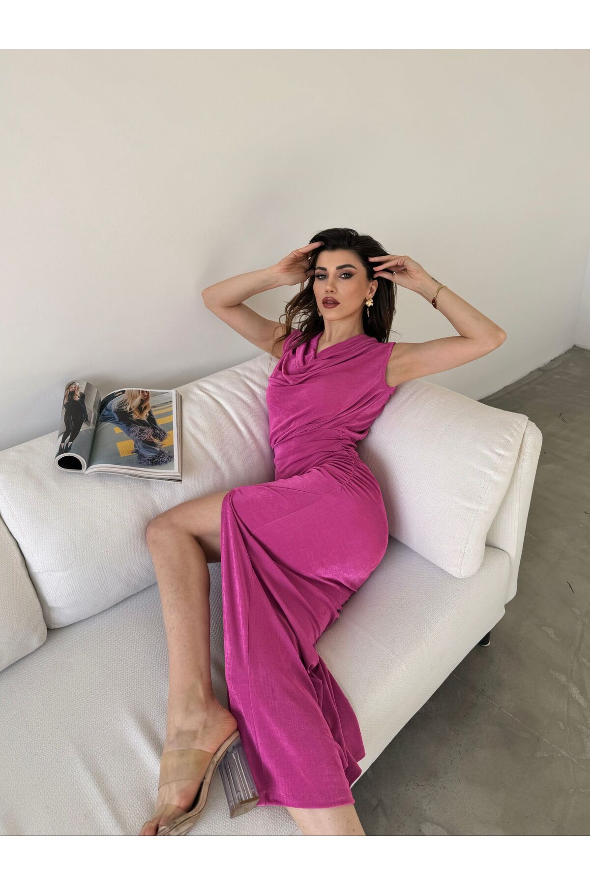 BEEMU Dökük Yaka Derin Yırtmaçlı Maxi Boy Buzzy Elbise