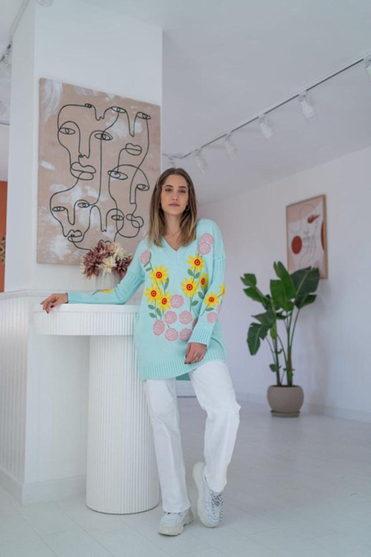 ETİLER COLLECTION Mavi Çiçek Nakışlı Kazak