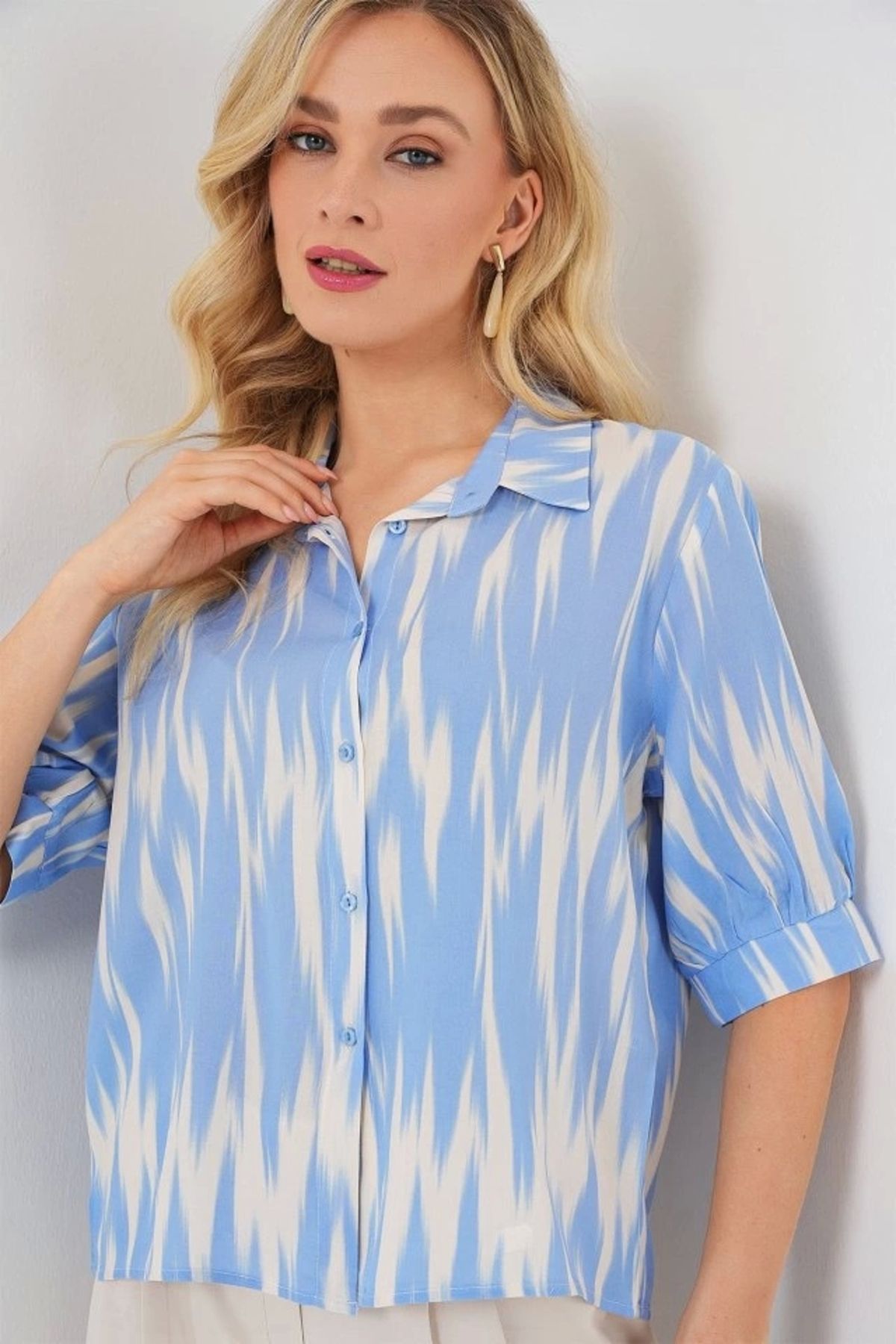 Butik Desenli Kısa Kol Crop Gömlek 20337 - Mavi