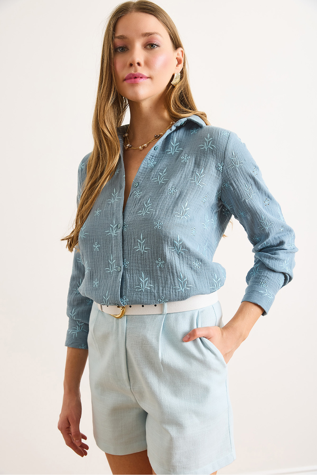 Olalook  Kadın İndigo Nakış Detaylı Müslin Gömlek GML-19001333 - Görsel 3