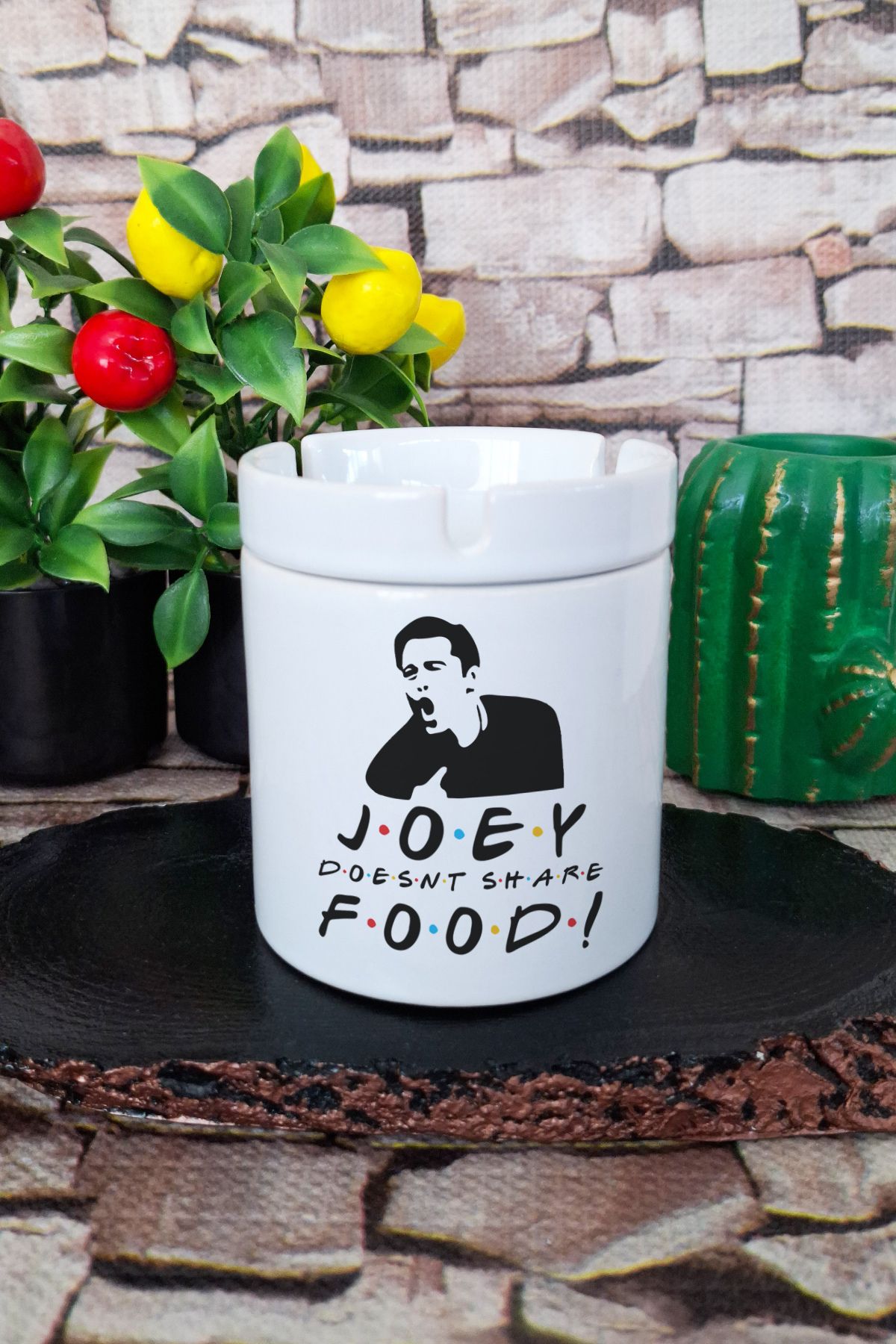 qoeuyl boutique Joey Doesnt Share Food Friends Baskılı Seramik Kapaklı Kokusuz Küllük