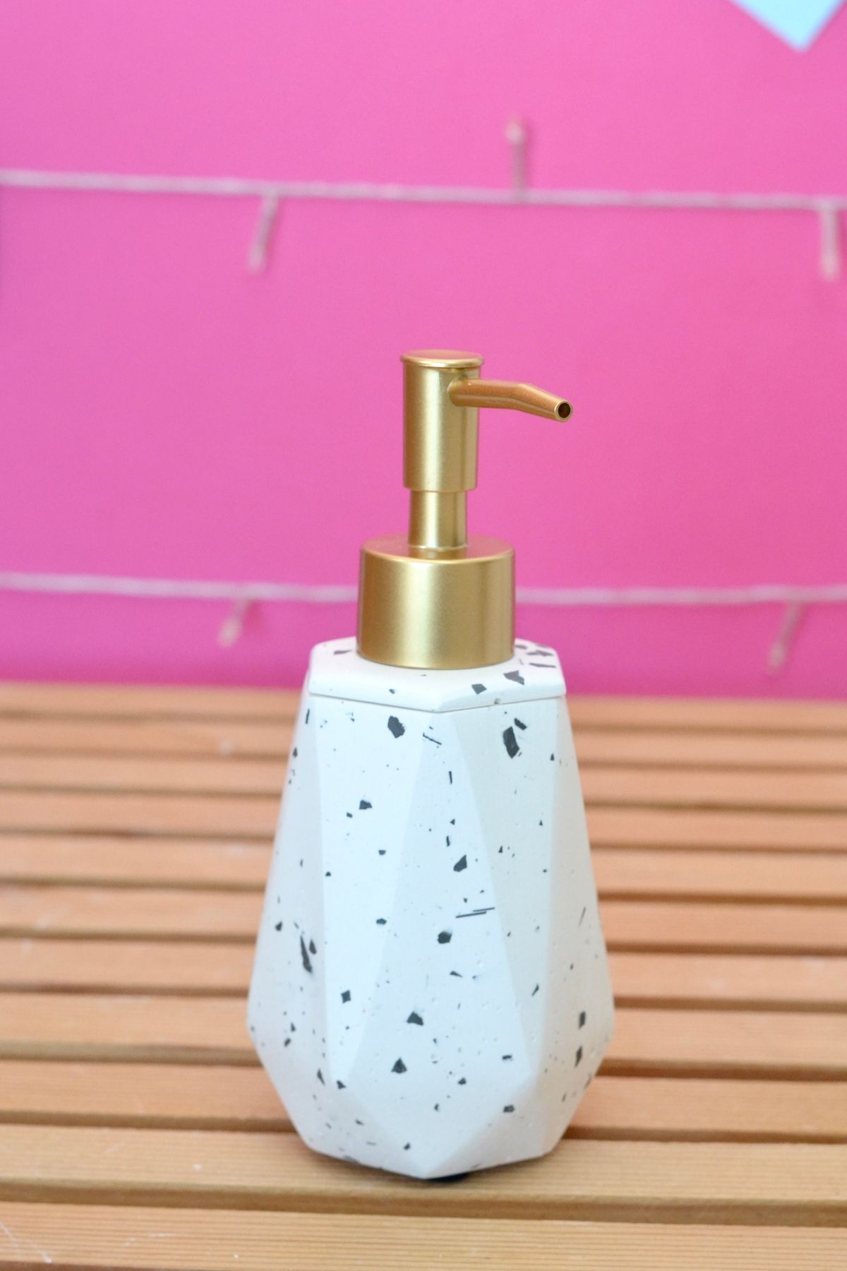 Bİ DOLU DÜKKAN-Dozator de săpun lichid lucrat manual cu model antracit Terrazzo |   Dozator de săpun lichid Terrazzo cu pompă mată 2