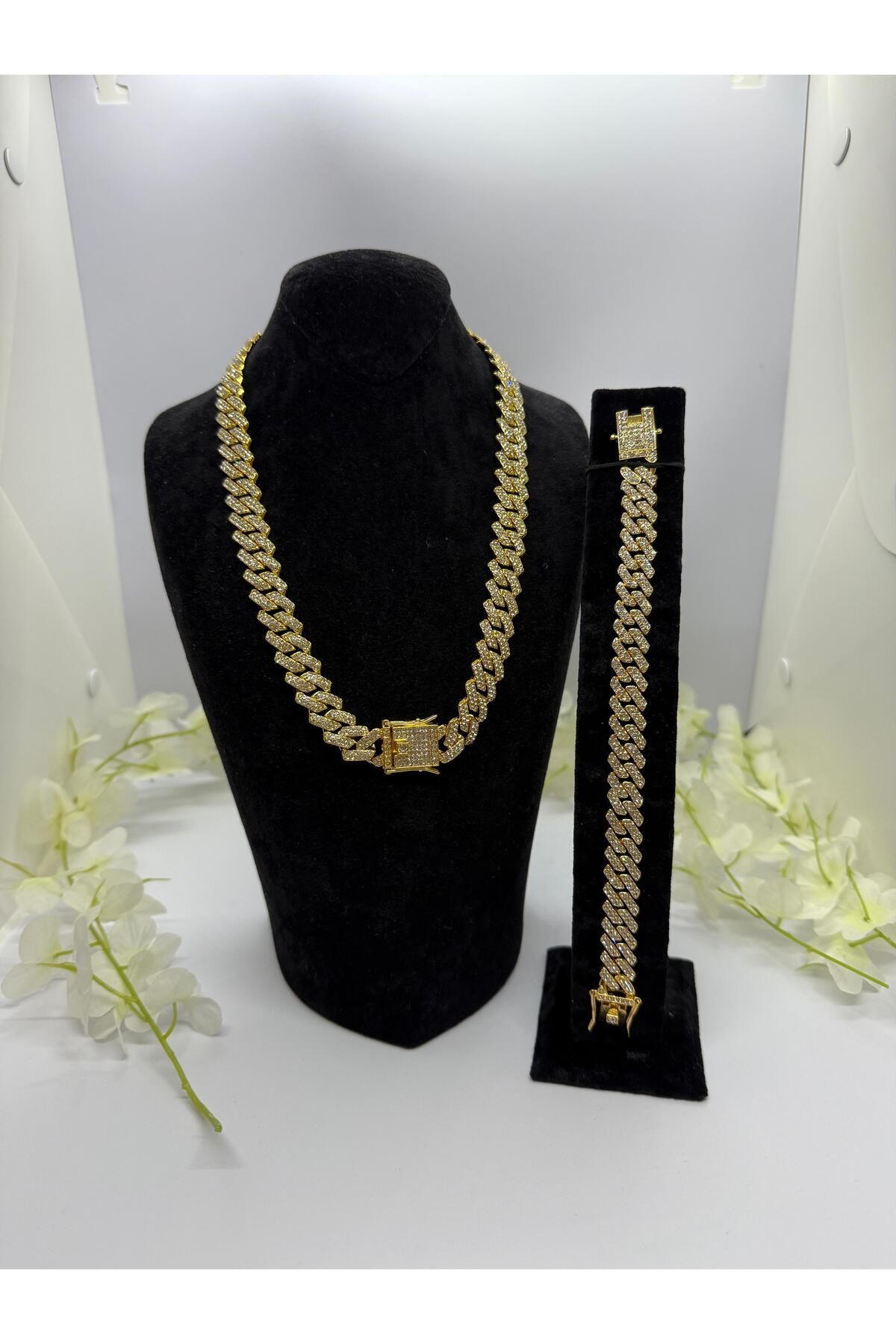 Constanza Exclusive 22 Ayar Altın Kaplama Taşlı Kilit Set: Kolye Ve Bileklik Lvd528