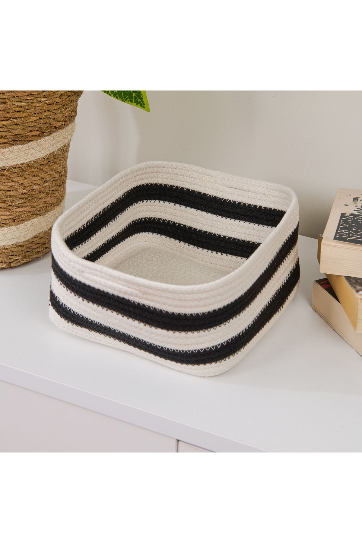 Simple Living Elegant Curves Dekoratif Sepet - Siyah / Beyaz - 20x20x10 cm