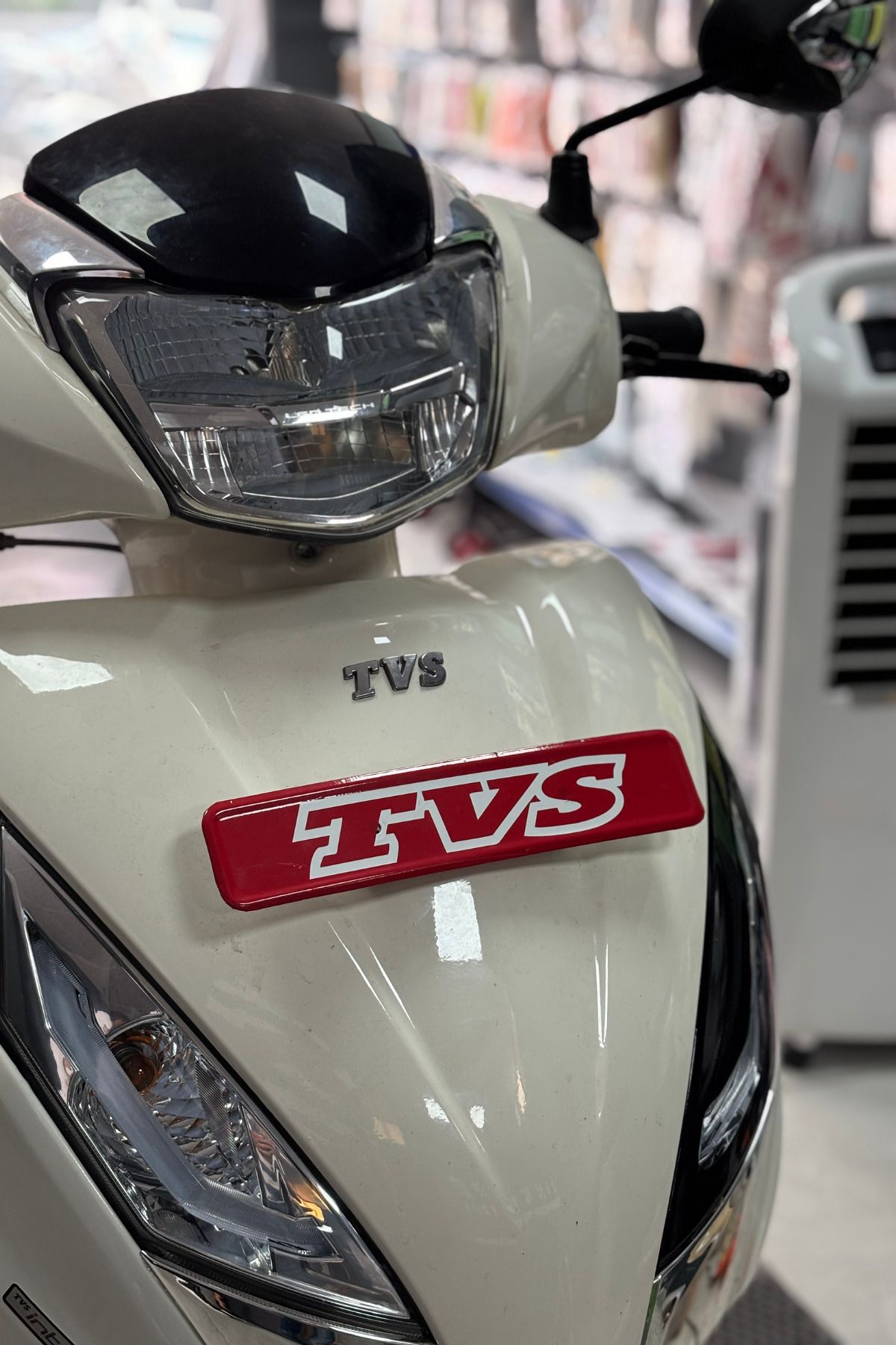 Banxtre TVS Jupiter Ön Plakalık için Kırmızı TVS Yazılı Kaplama Sticker Etiket (1 Adet)