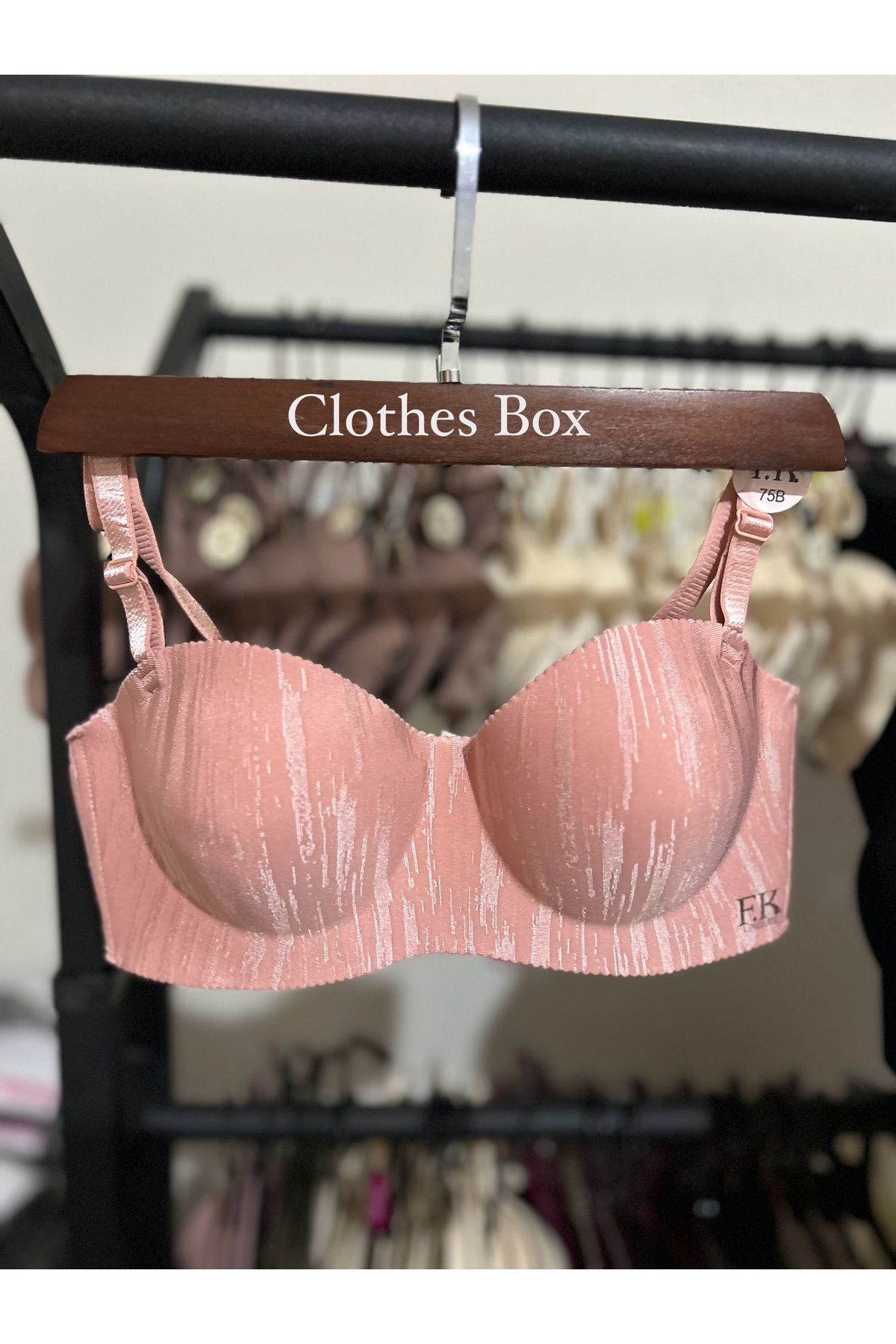 Clothes Box Lazer Kesim Dolgulu ve Çıkarılabilir Askılı Straplez Sütyen