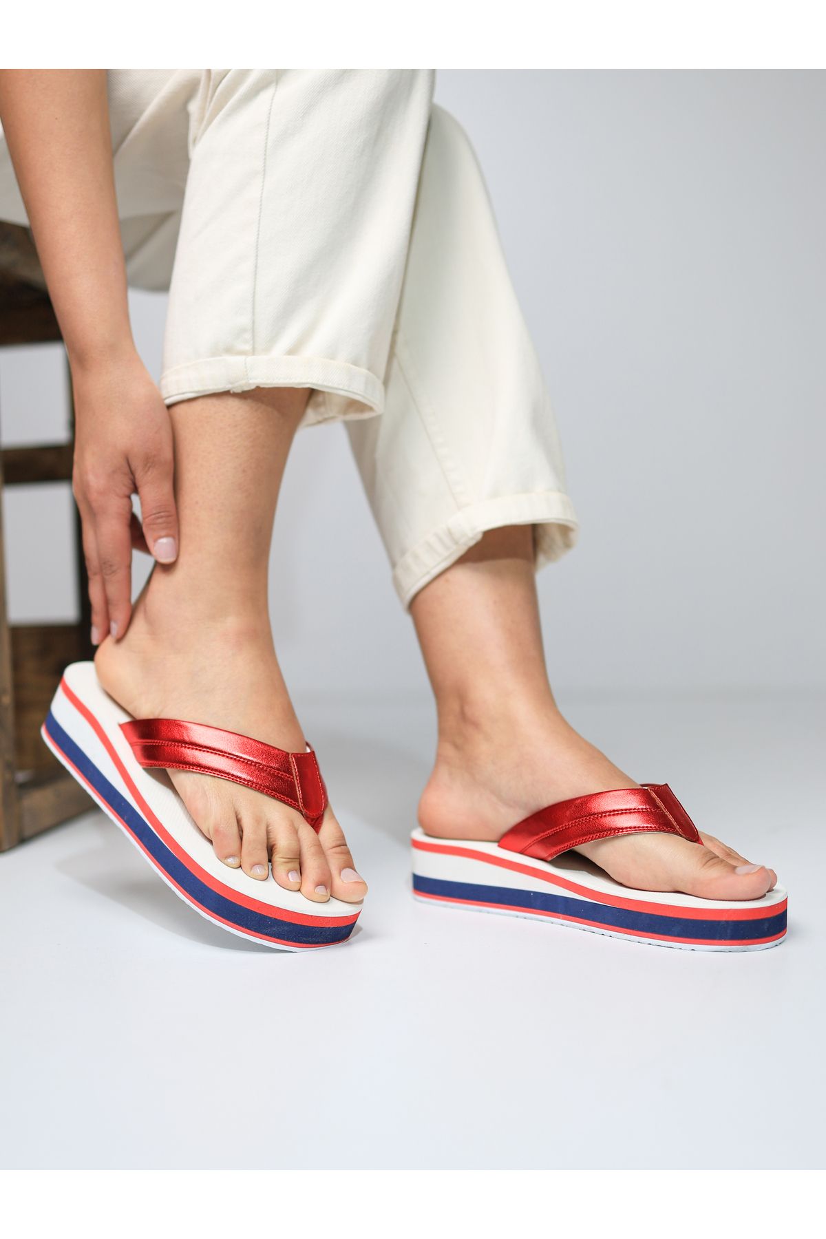 HANOX Viola Dolgu Topuk Kadın Parmak Arası Plaj Terlik Flip Flops (4.5) Cm