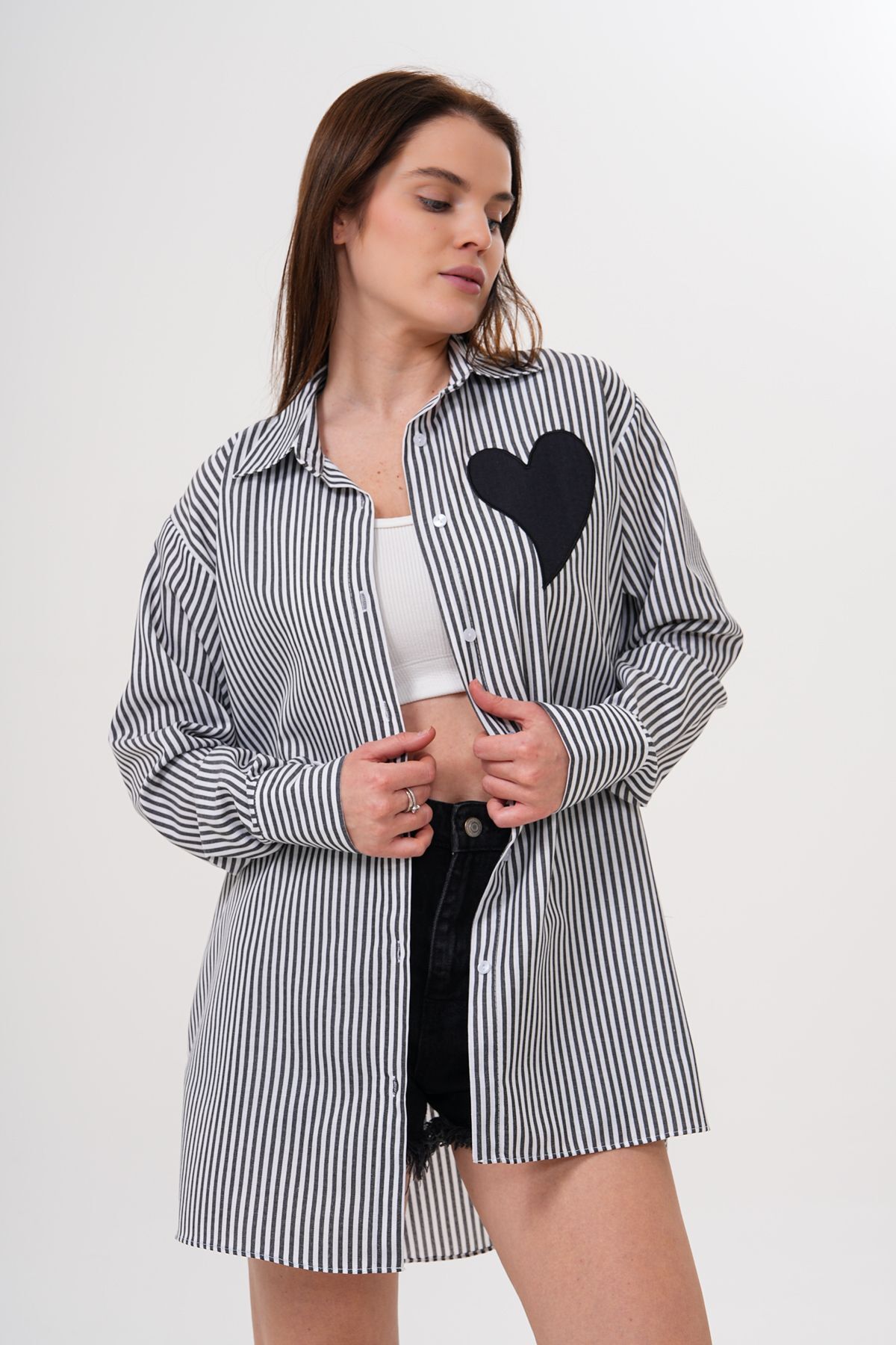 ARONLİ Kadın Çizgili Oversize Kalp Detaylı Gömlek
