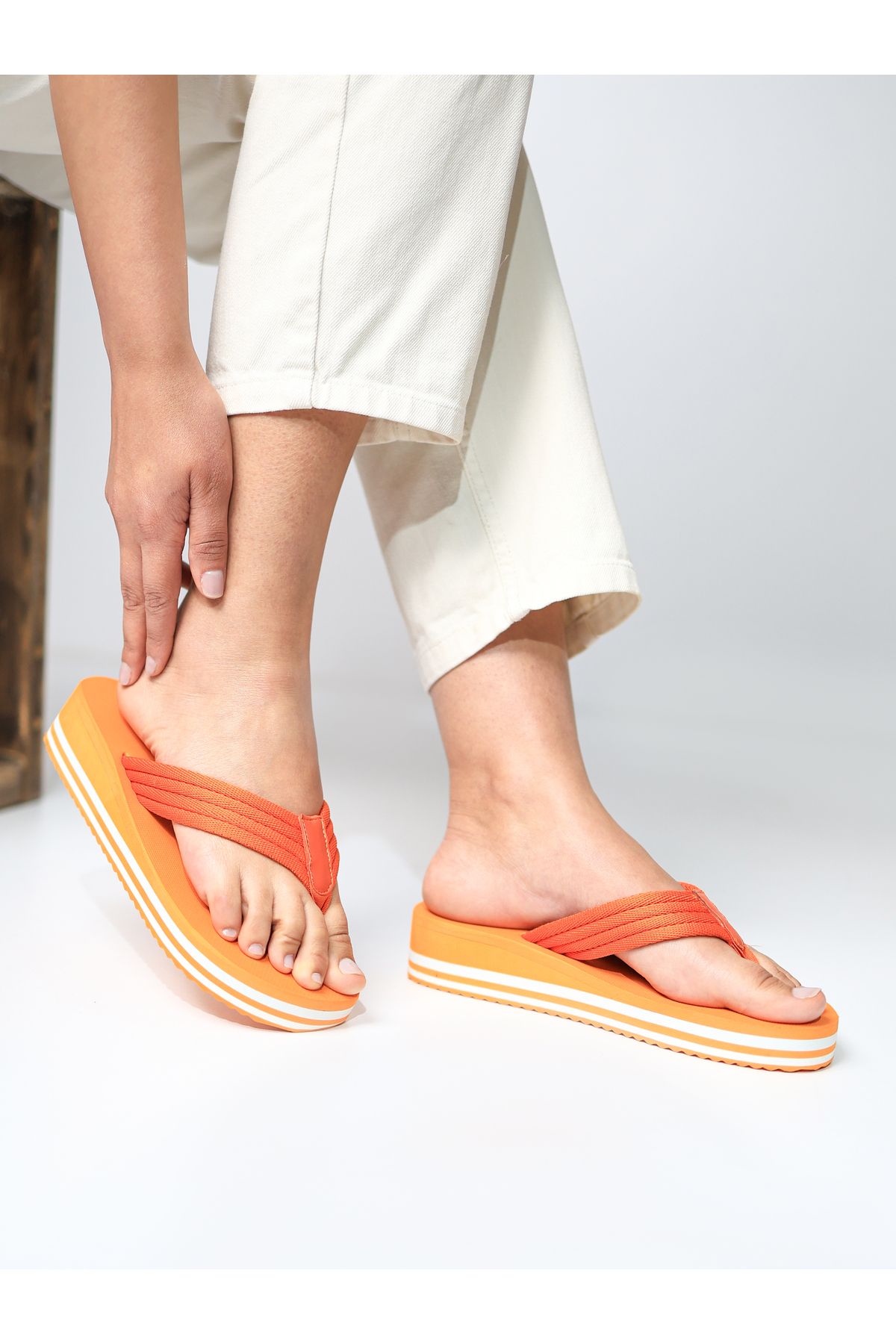 HANOX Poppy Dokuma Dolgu Topuk Kadın Parmak Arası Plaj Terlik Flip Flops (4.5) Cm