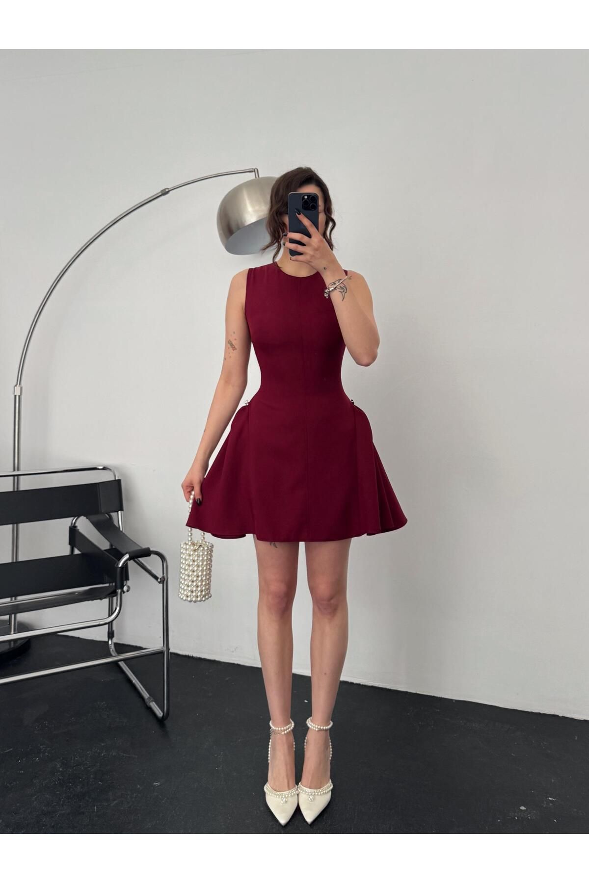 OYKUWEAR Holly Yanları Taş Detay Mini Bordo Elbise