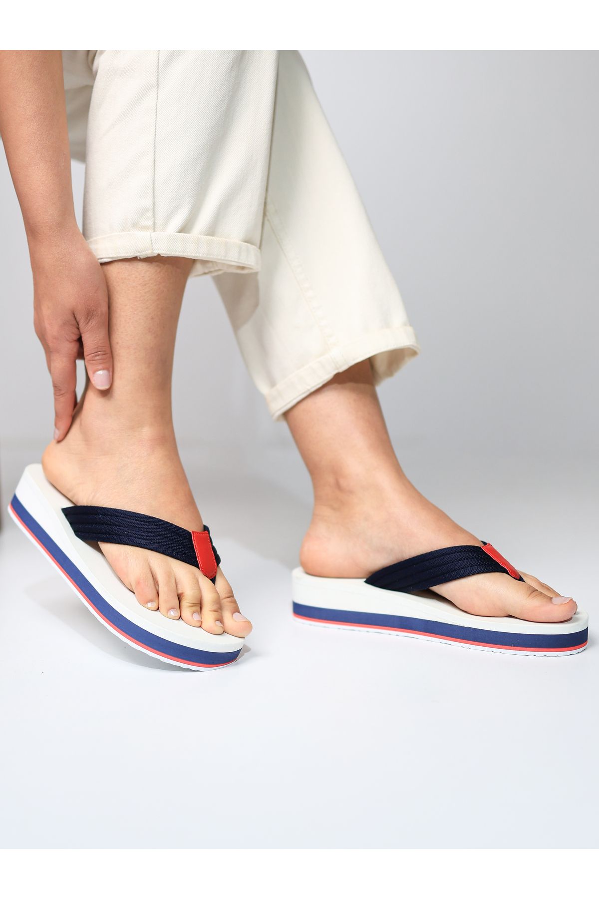 HANOX Poppy Dokuma Dolgu Topuk Kadın Parmak Arası Plaj Terlik Flip Flops (4.5) Cm