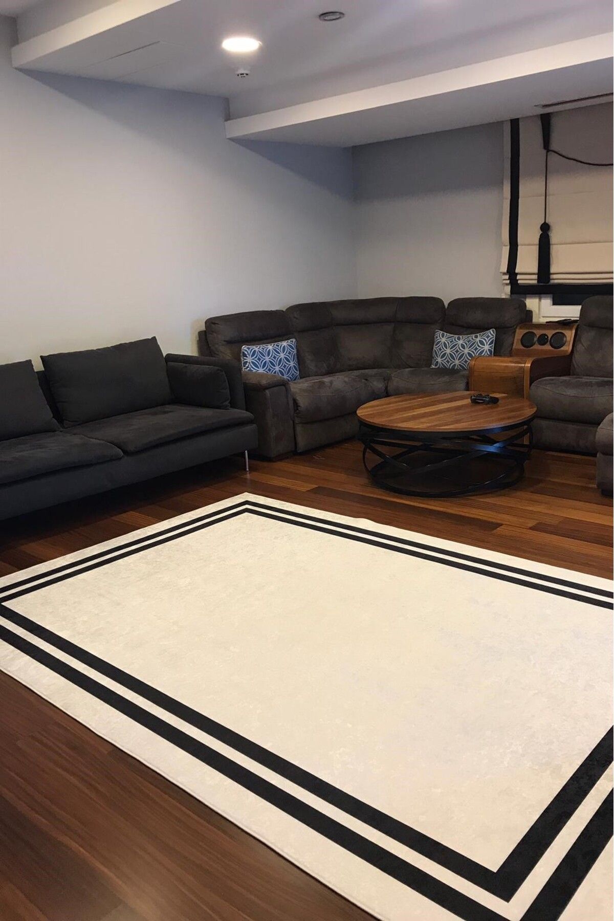 CENTER AVM Beyaz Siyah Halı Makinede Yıkanabilir Kaymaz Taban Halı Salon Halısı Yolluk