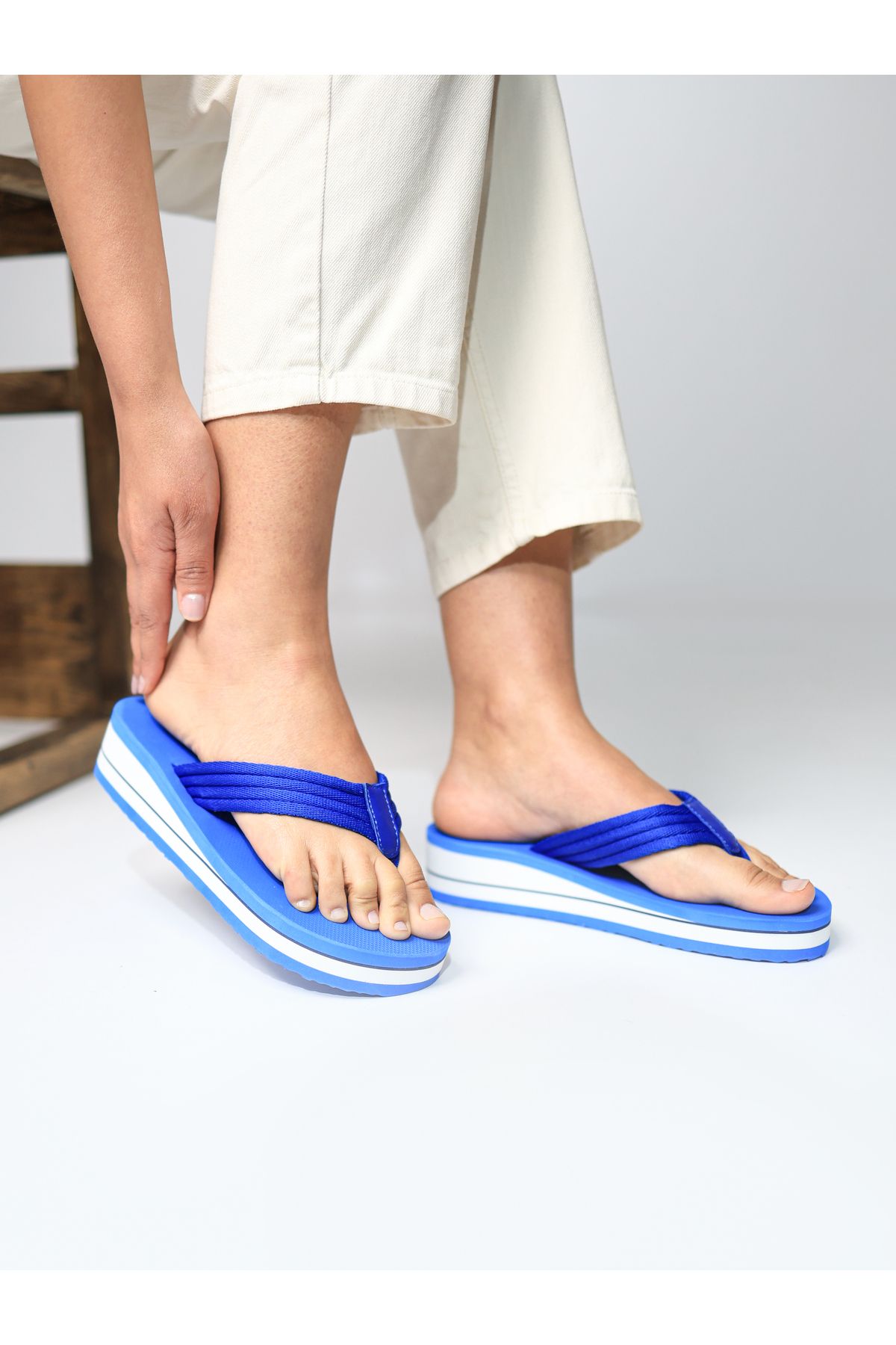 HANOX Poppy Dokuma Dolgu Topuk Kadın Parmak Arası Plaj Terlik Flip Flops (4.5) Cm