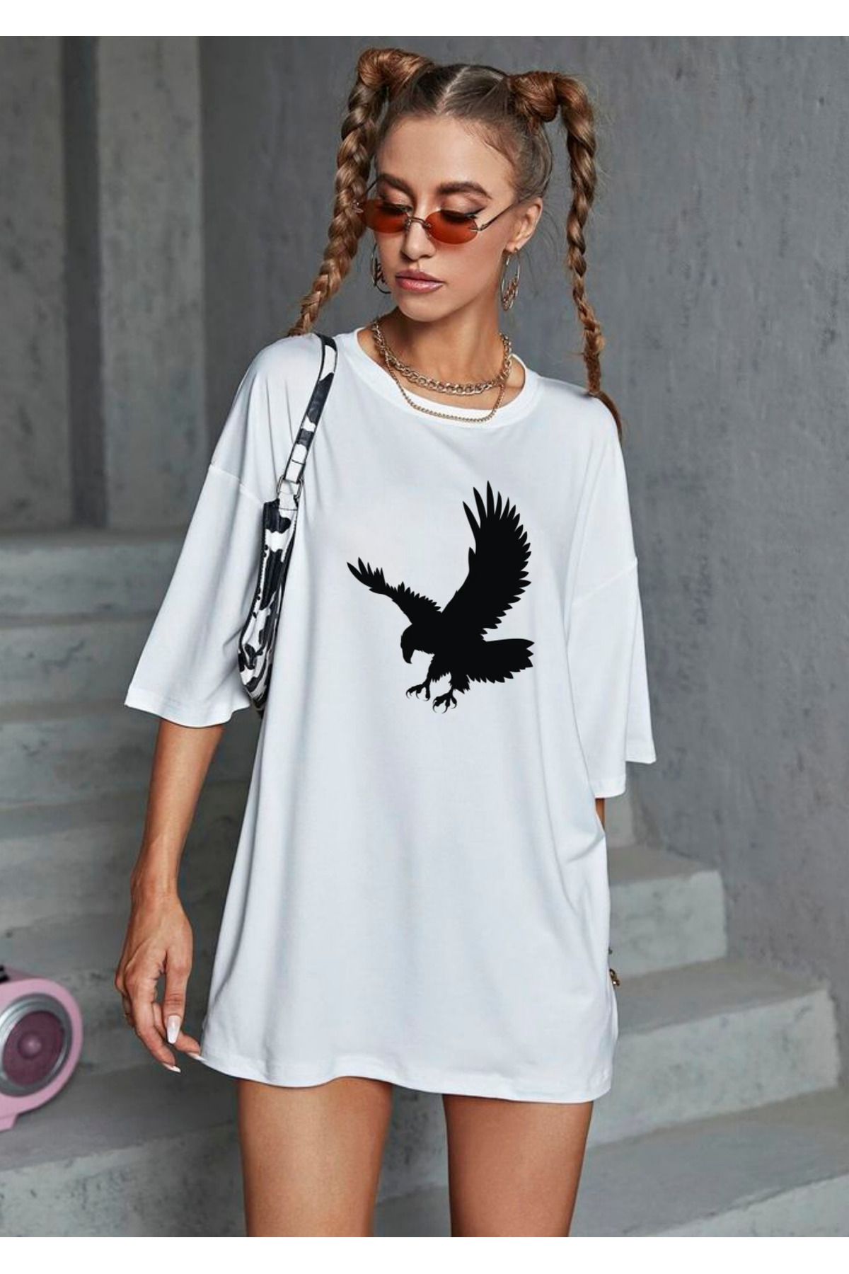 lewibafashion YAZ MODELİ KARTAL TASARIMLI OVERSİZE KADIN BEYAZ T-SHİRT