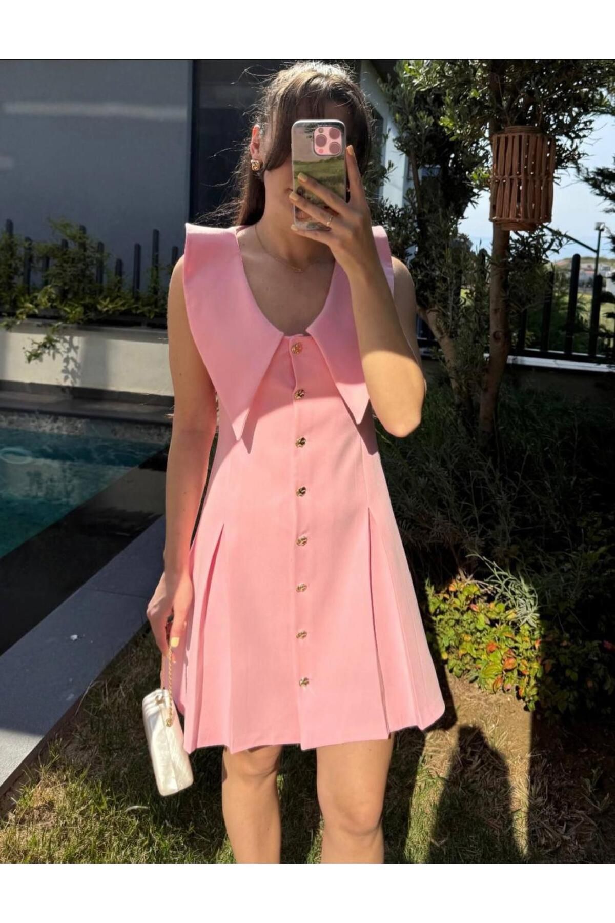 MODA Geniş Sivri Uçlu Yaka Önü Gold Düğmeli Elbise